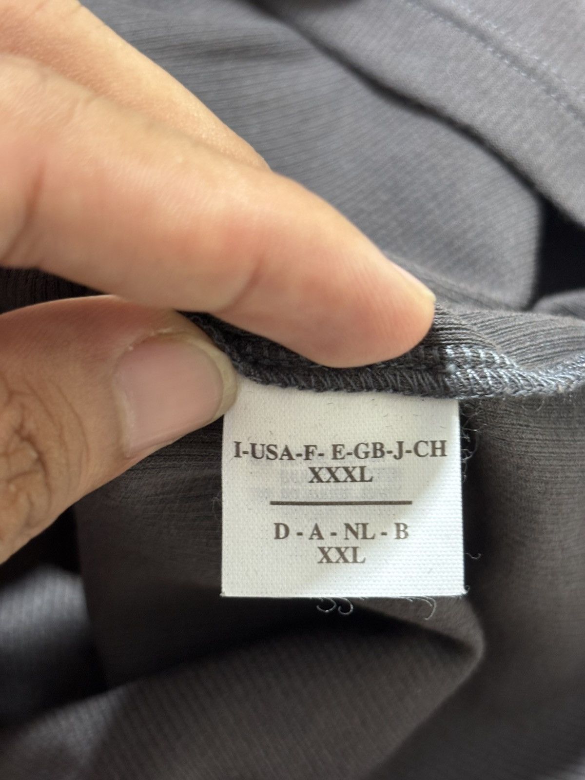 Brunello Cucinelli Brunello Cucinelli Dark Grey V Neck Size XXL / US 16-18 / IT 52-54 - 3 Thumbnail