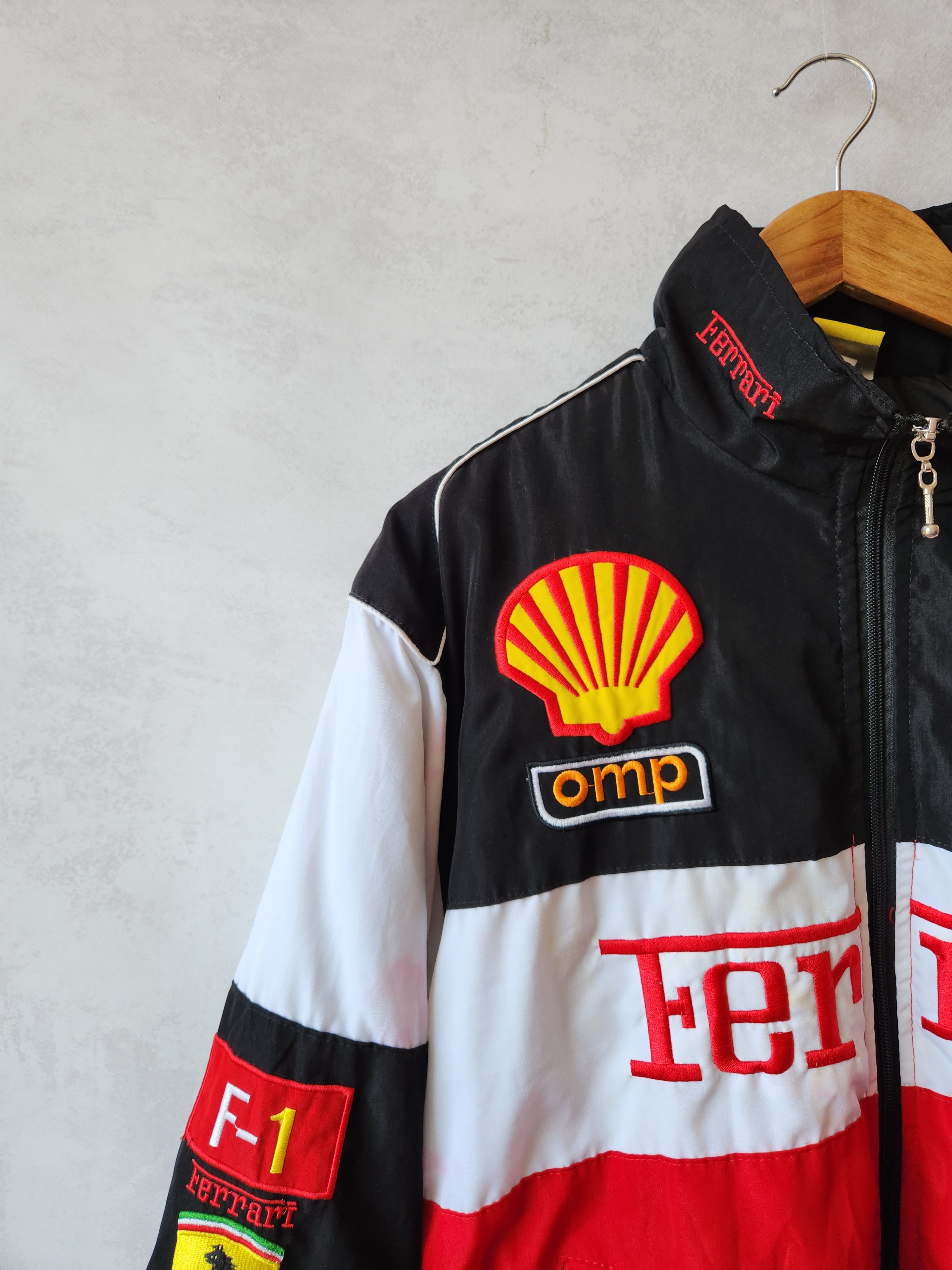 Ferrari RARE ! VINTAGE FERRARI BIG LOGO JACKET RACING F-1 Size US M / EU 48-50 / 2 - 2 Thumbnail