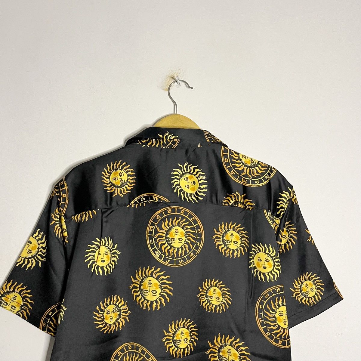 Urban Outfitters Urban Outfitters Celestial Sun & Moon Campcollar Shirt Size US L / EU 52-54 / 3 - 9 Thumbnail