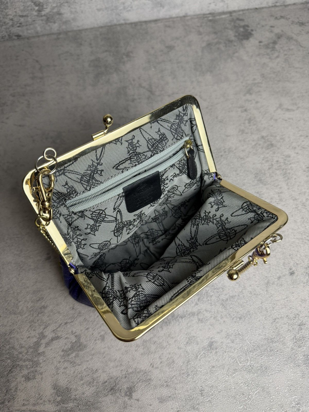 Vivienne Westwood VIVIENNE WESTWOOD - KISS LOCK GOLD CHAIN SLING BAG Size ONE SIZE - 7 Thumbnail