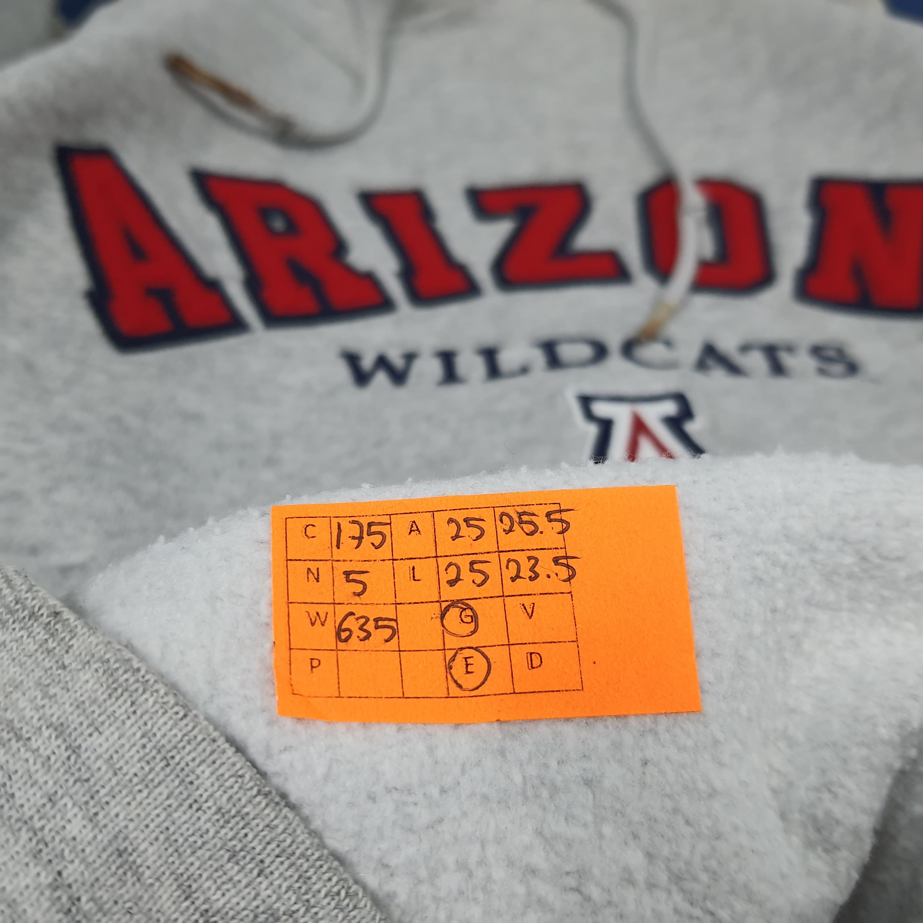 Champion × NBA × Vintage Vintage Champion Arizona Wildcats Basketball NBA Hoodie Size US XL / EU 56 / 4 - 8 Thumbnail