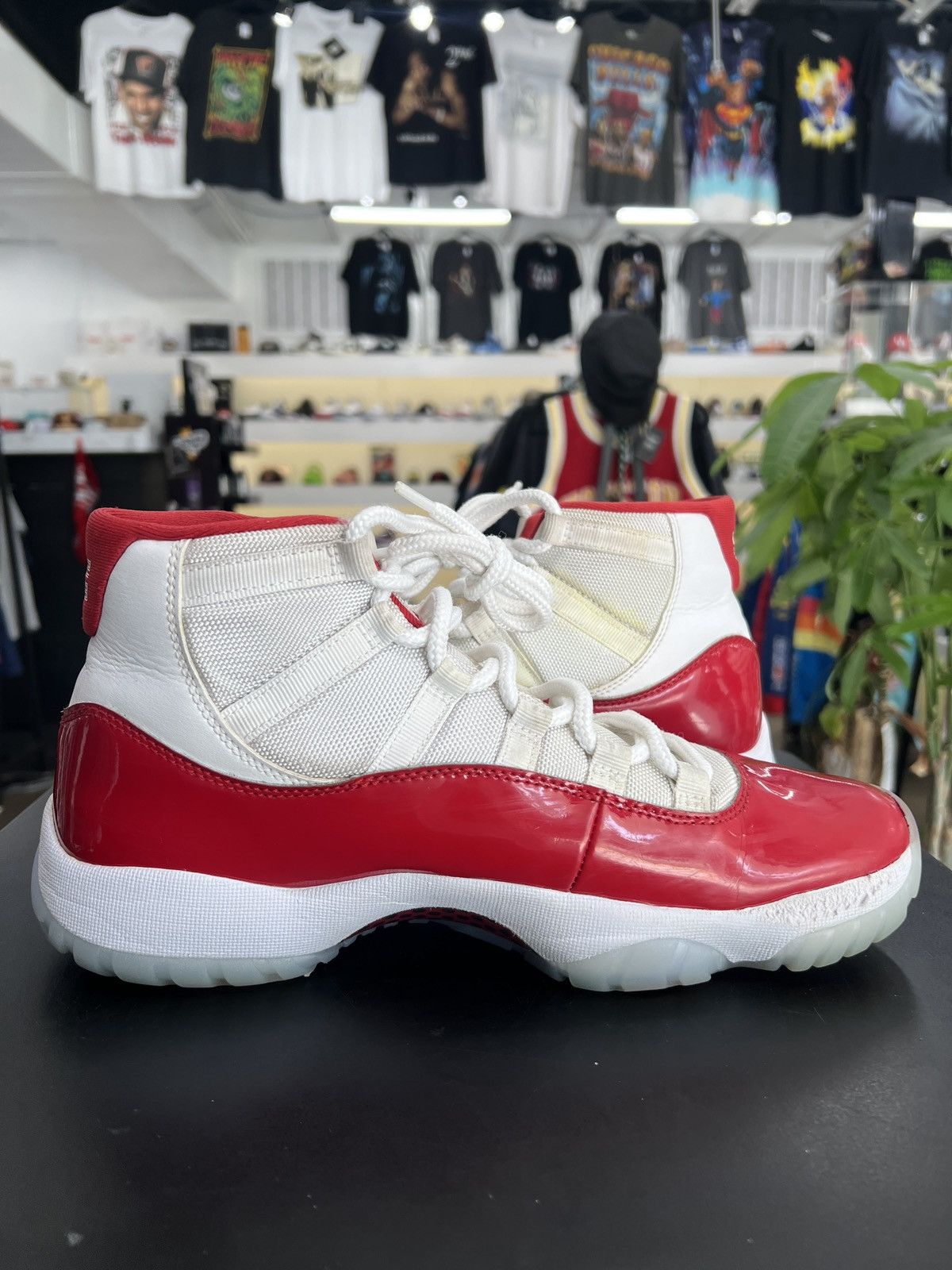 Jordan Brand Air Jordan 11 Cherry Sz. 10 (2022) Size US 10 / EU 43 - 4 Thumbnail