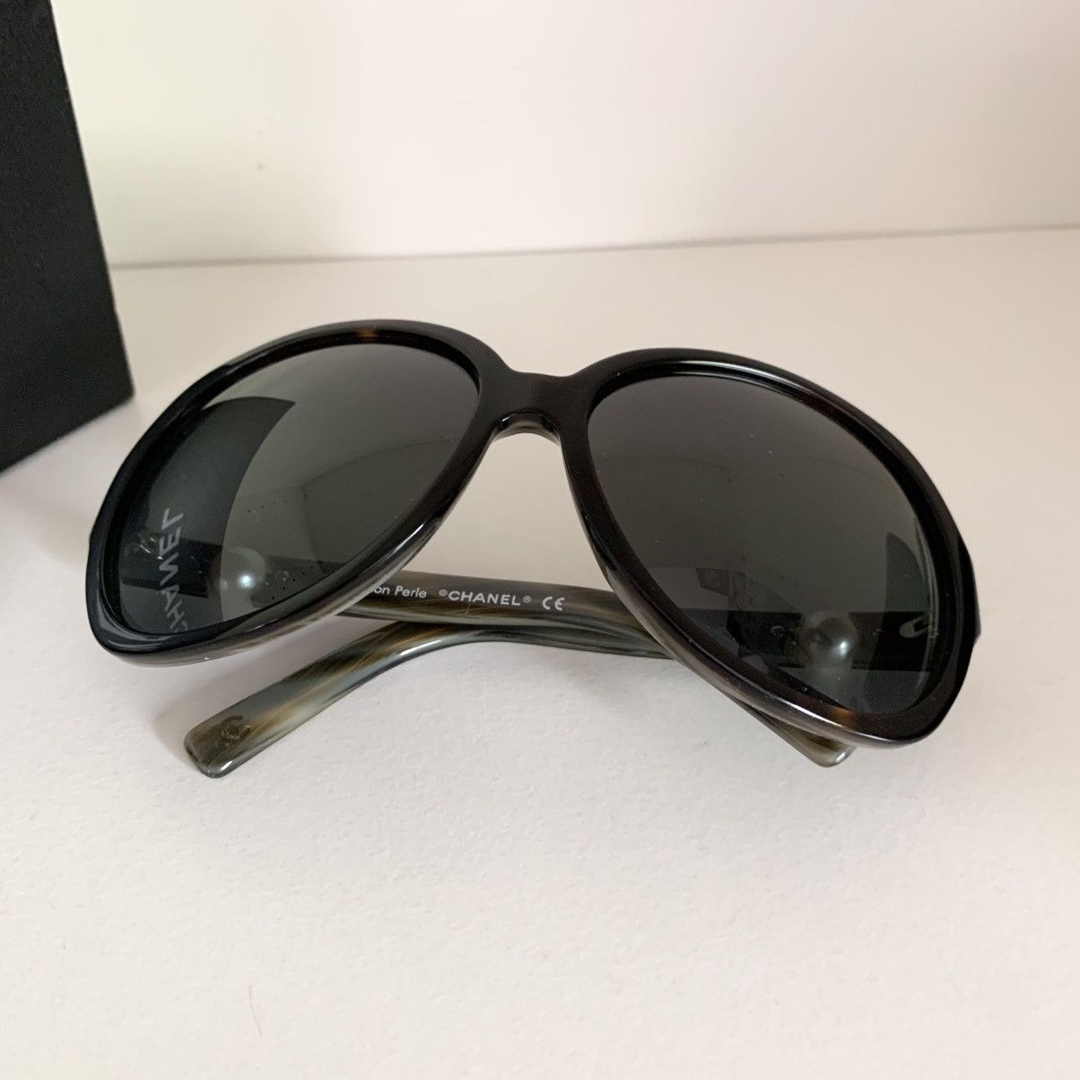 Chanel Chanel Pearl tortoise shell round sunglasses Size ONE SIZE - 16 Thumbnail