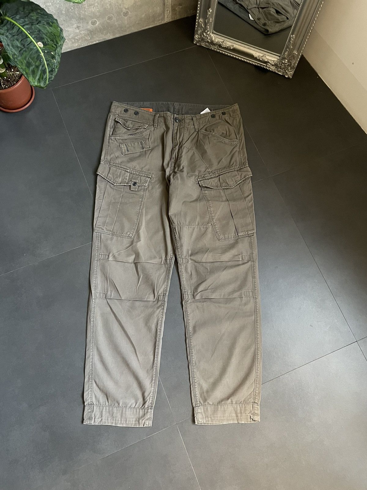 20471120 × G-Star × Vintage G-Star Raw Faded Flared Cargo Work Pants Y2K Carhartt style Size US 33 - 1 Thumbnail