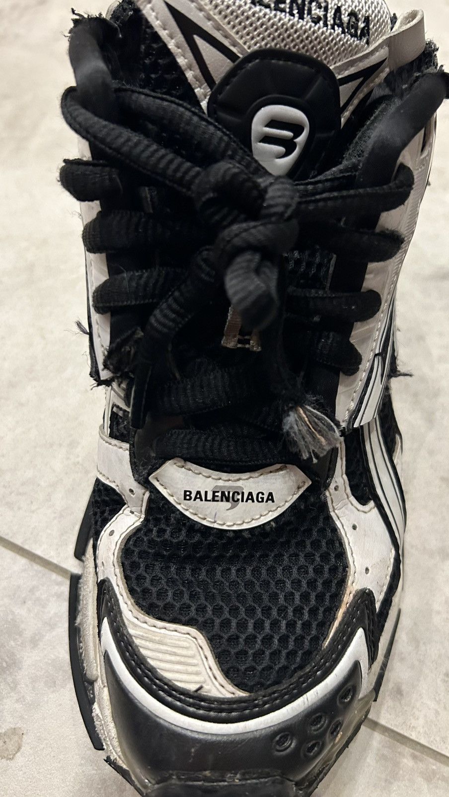 Balenciaga Balenciaga Runner Sneaker Black/White Size US 7 / EU 40 - 4 Thumbnail