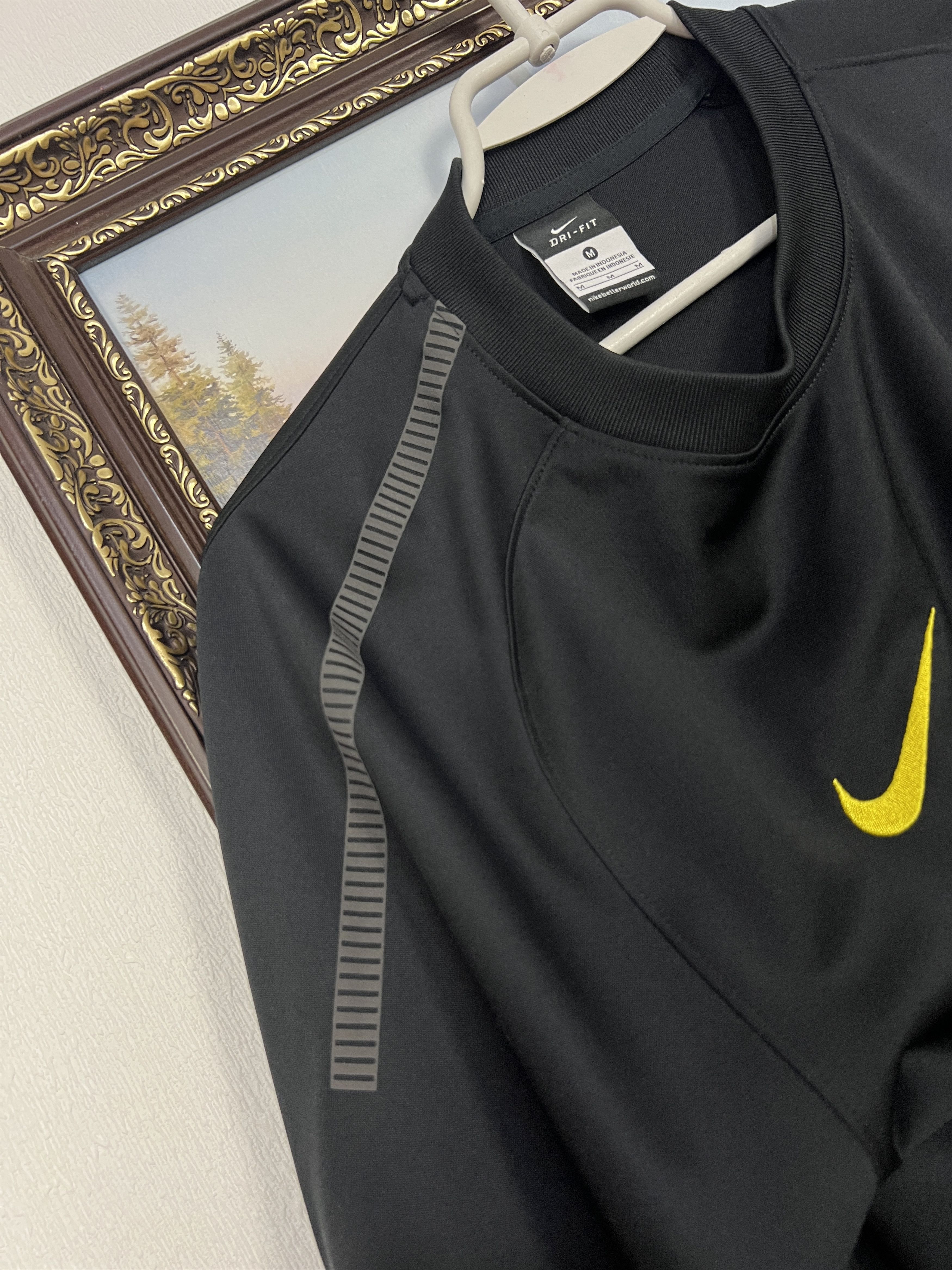 Nike Barcelona Away football shirt 2011 Soccer Nike Black Jersey Size US M / EU 48-50 / 2 - 6 Thumbnail