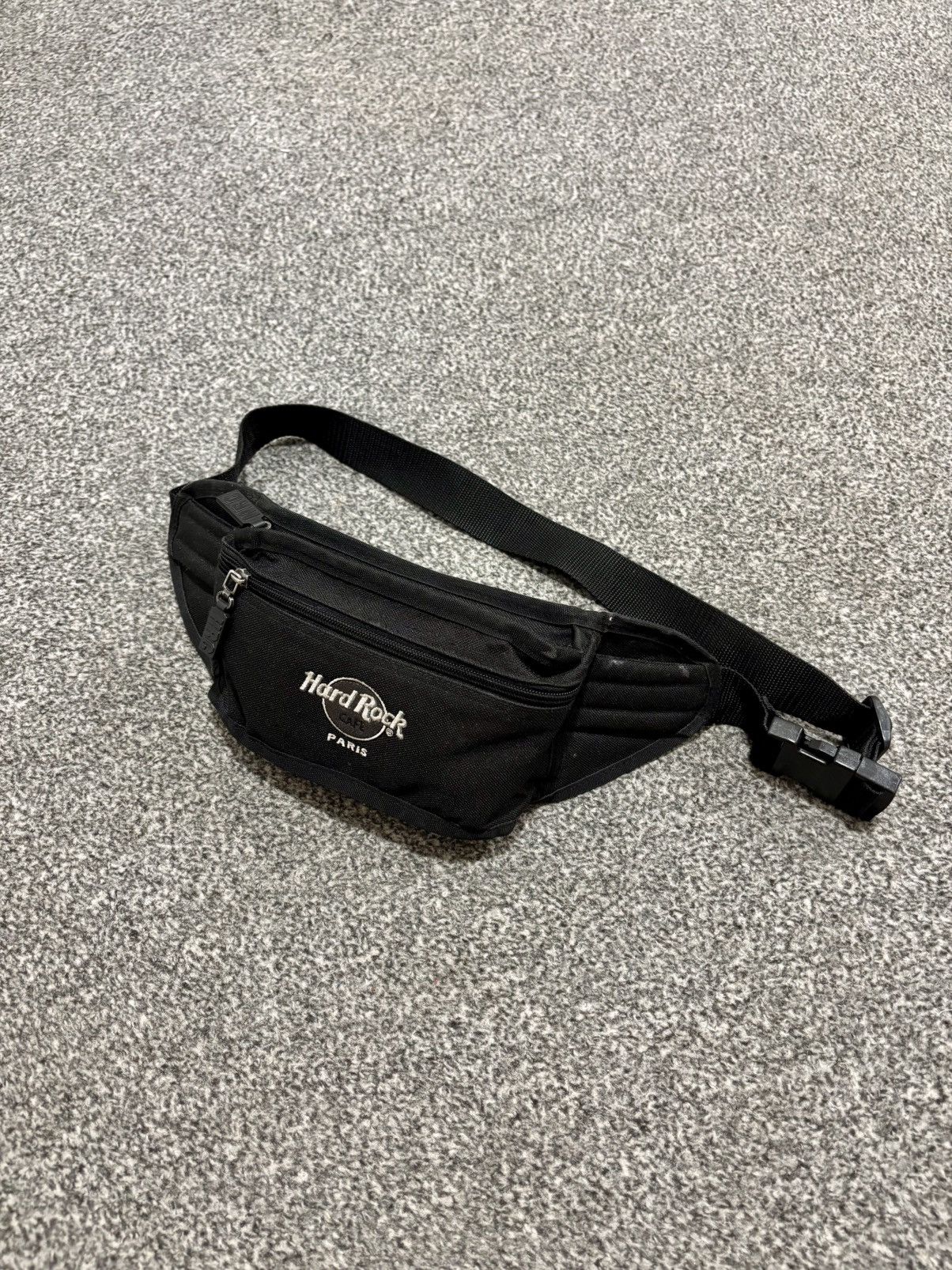 Hard Rock Cafe × Vintage Vintage Hard Rock Paris Waist Body Bag Size ONE SIZE - 1 Thumbnail