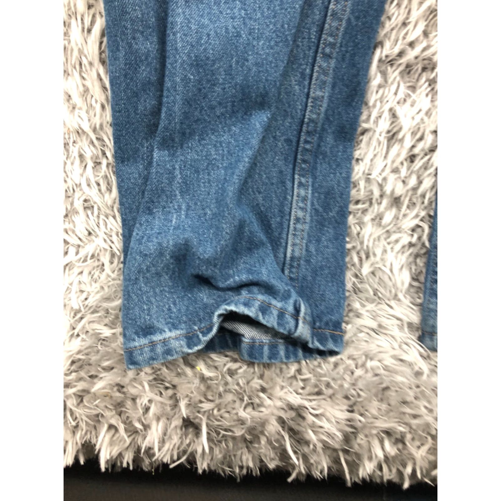 Wrangler Wrangler Jeans Straight Mens 33x32 Regular Mid Wash Blue Denim 5-Pocket Belt Loops Cotton Blend Size 33 Wrangler Brand Size US 33 - 7 Thumbnail
