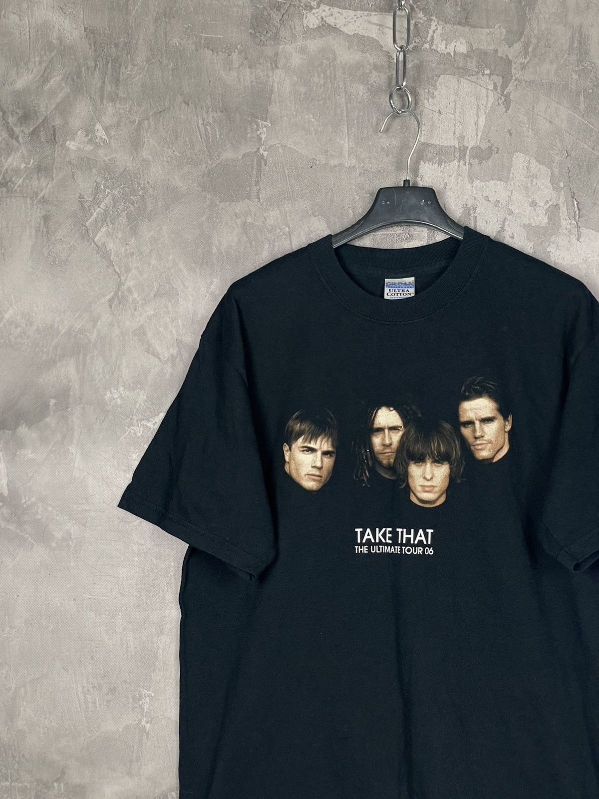 Band Tees Vintage Take That Europe Big Logo Tour 00s Band T Shirt Size US M / EU 48-50 / 2 - 3 Thumbnail