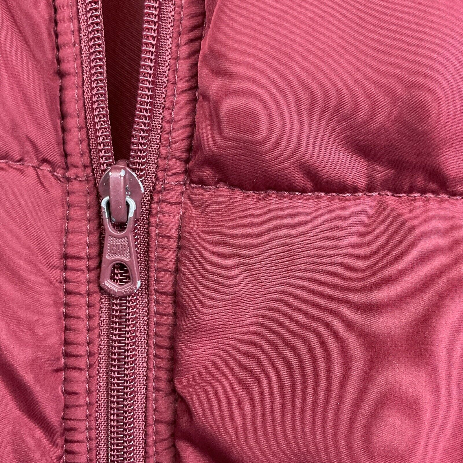 Gap Vintage Gap Puffer Vest Mens Large Burgandy Quilted Full Zip Size US L / EU 52-54 / 3 - 5 Thumbnail