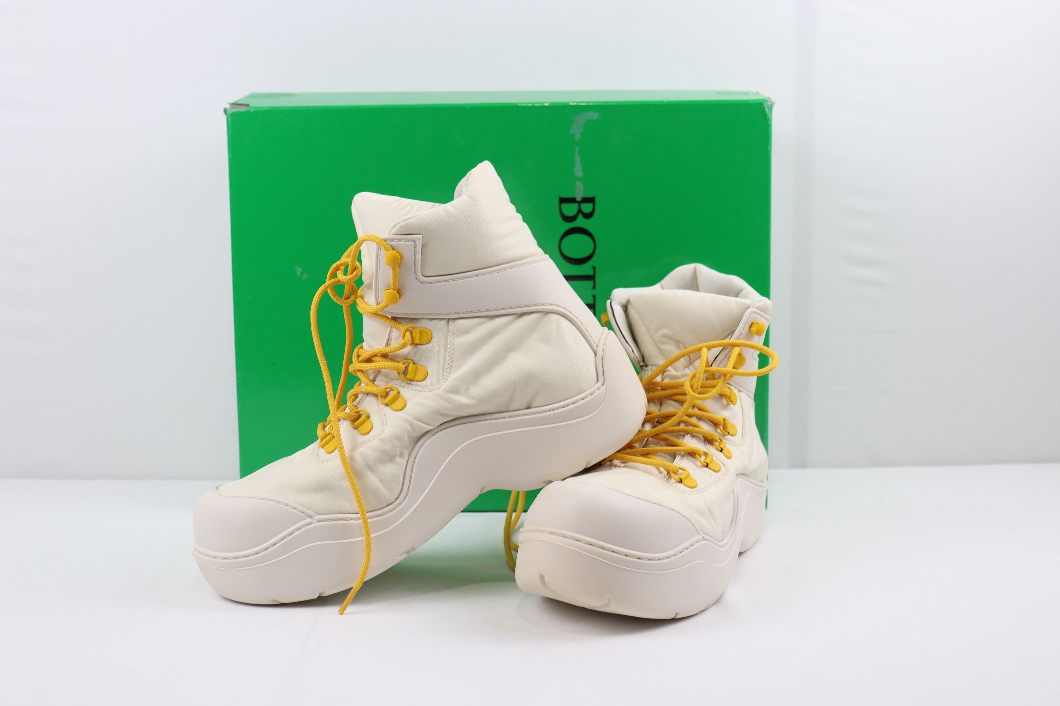 Bottega Veneta o1rshd10124 Q.2 / Bomber String Puddle Ankle Boots in White Size US 9 / EU 42 - 2 Thumbnail