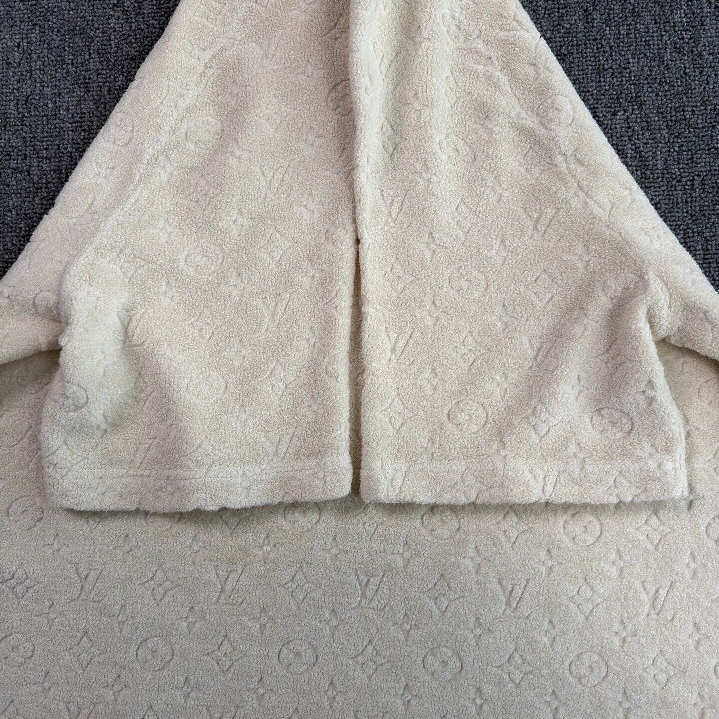Louis Vuitton LV Beige Allover Print Terry Cloth Short Sleeve XL Size US XL / EU 56 / 4 - 7 Thumbnail