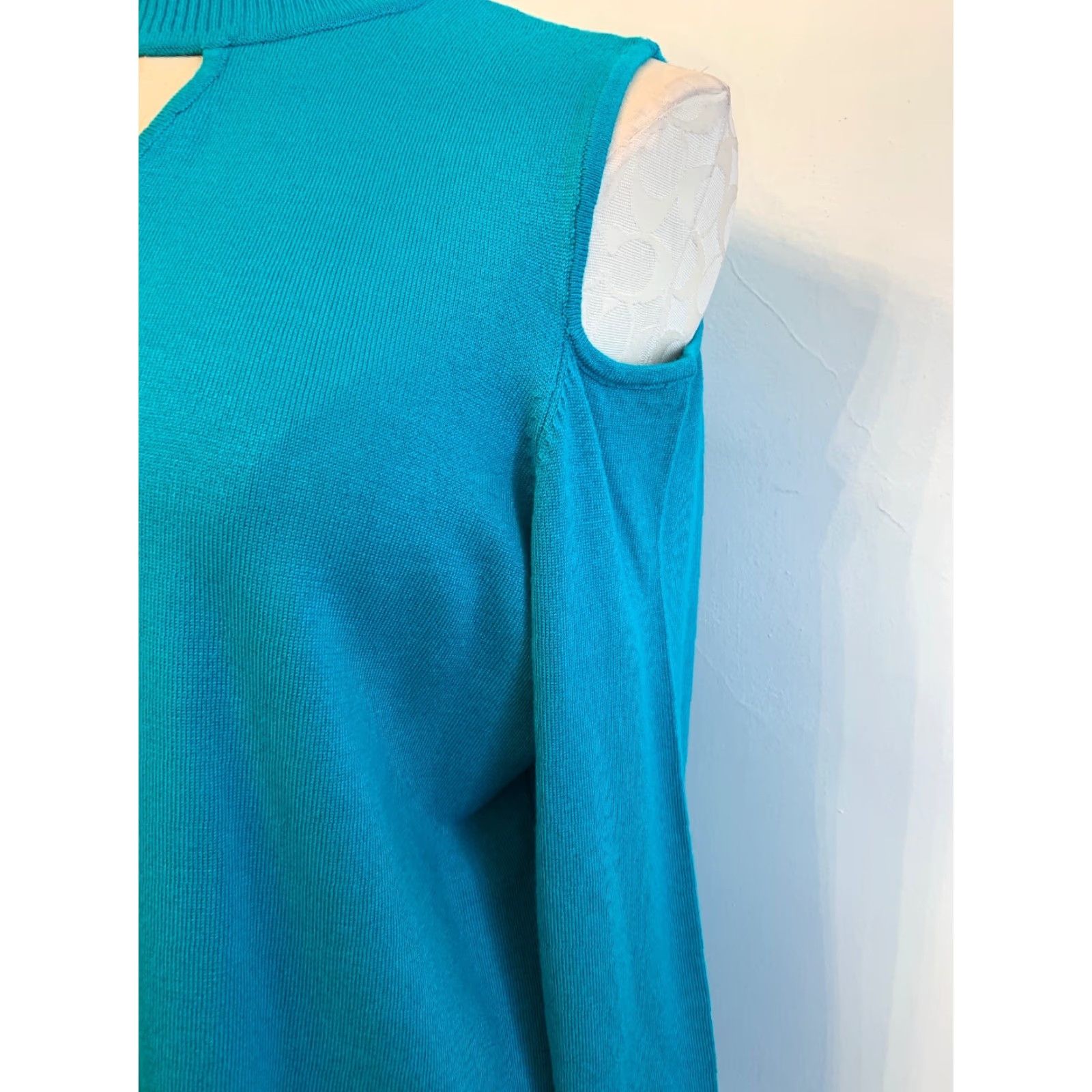Vintage Susan Graver Women's Teal Cold Shoulder Sweater Mock Turtleneck Keyhole Medium N Size M / US 6-8 / IT 42-44 - 3 Thumbnail