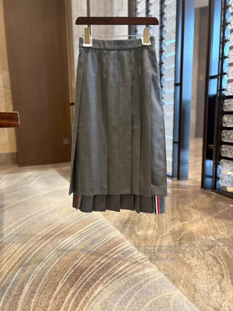 Thom Browne Thom Browne Pleated Knee-Length Skirt Size 24" / US 00 / IT 34 - 1 Thumbnail