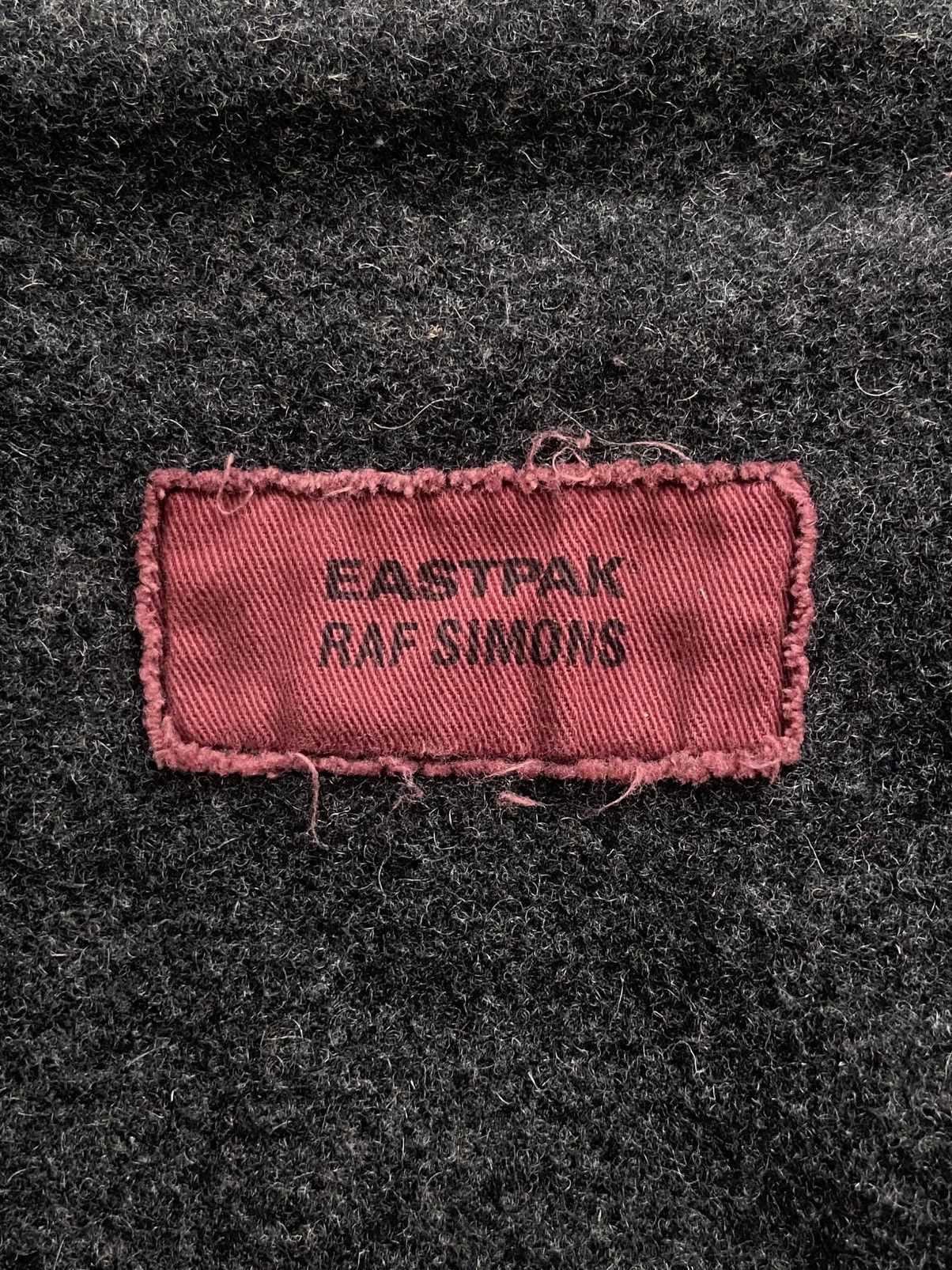 Eastpak × Raf Simons Raf Simons × Eastpak FW08 grey wool patches backpack Size ONE SIZE - 5 Thumbnail