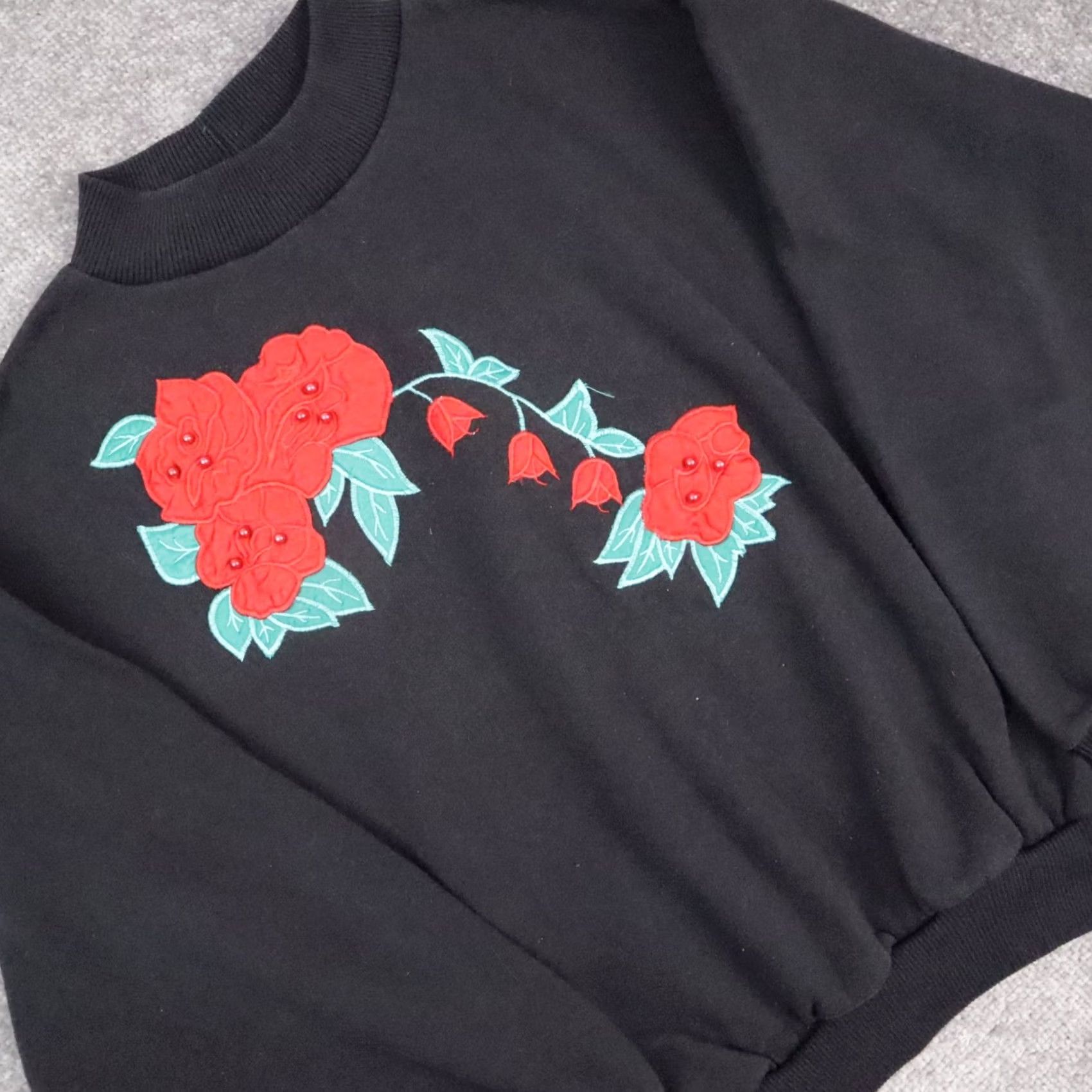 Vintage VINTAGE Gitano Roses Embroidered Black Pullover Sweatshirt Small Women 80s Floral Crew Neck Sweatshirt Ladies Regular Fit Size S / US 4 / IT 40 - 7 Thumbnail
