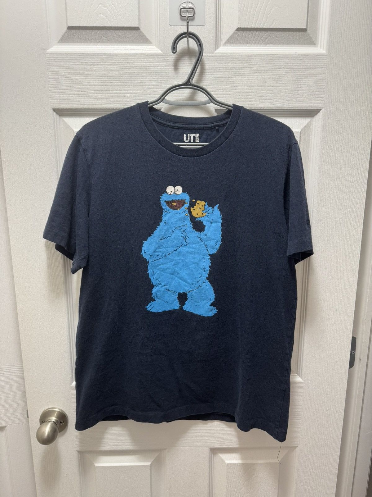 Kaws × Uniqlo Kaws x Sesame Street x Uniqlo Cookie Monster XX T-Shirt Navy Size US M / EU 48-50 / 2 - 1 Thumbnail