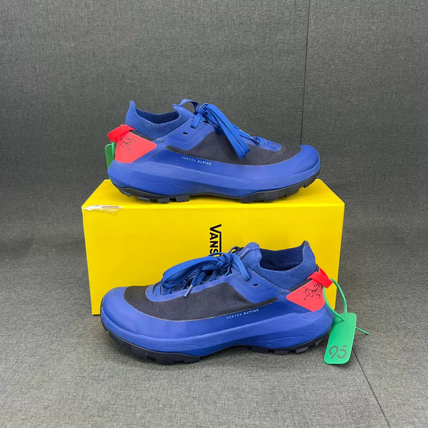 Arc'teryx Arc'teryx Vertex Alpine Blue 40 Worn a few w/ Box Size US 7 / EU 40 - 3 Thumbnail