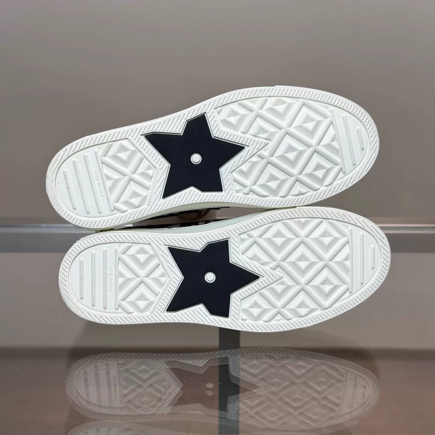 Dior Dior Walk'n'Dior Oblique Monogram Sneaker 36 Women's Size US 5.5 / IT 35.5 - 7 Thumbnail