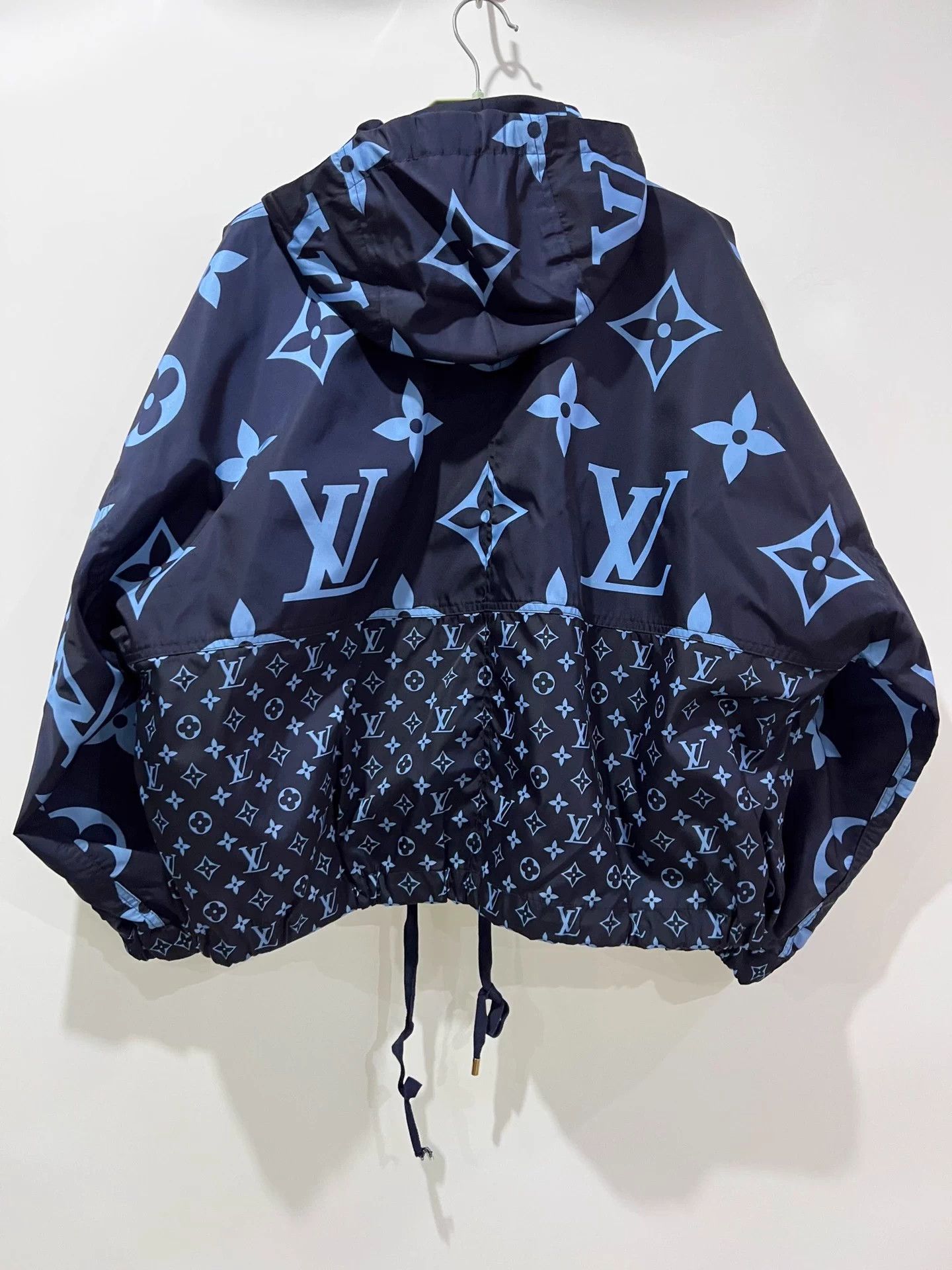 Louis Vuitton LV Bermuda Monogram Allover Oversize Shell Jacket 38 Size S / US 4 / IT 40 - 3 Thumbnail