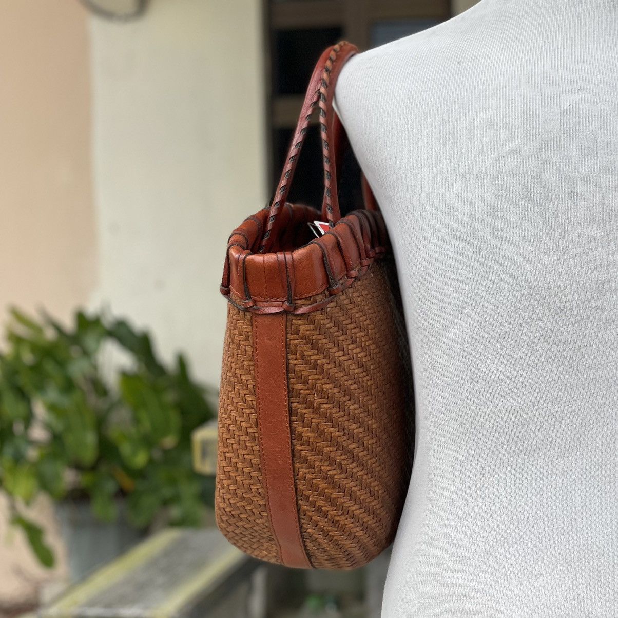 Leather × Vintage ❗️RARE ❗️Rattan Leather Woven Bucket Bag Size ONE SIZE - 3 Thumbnail