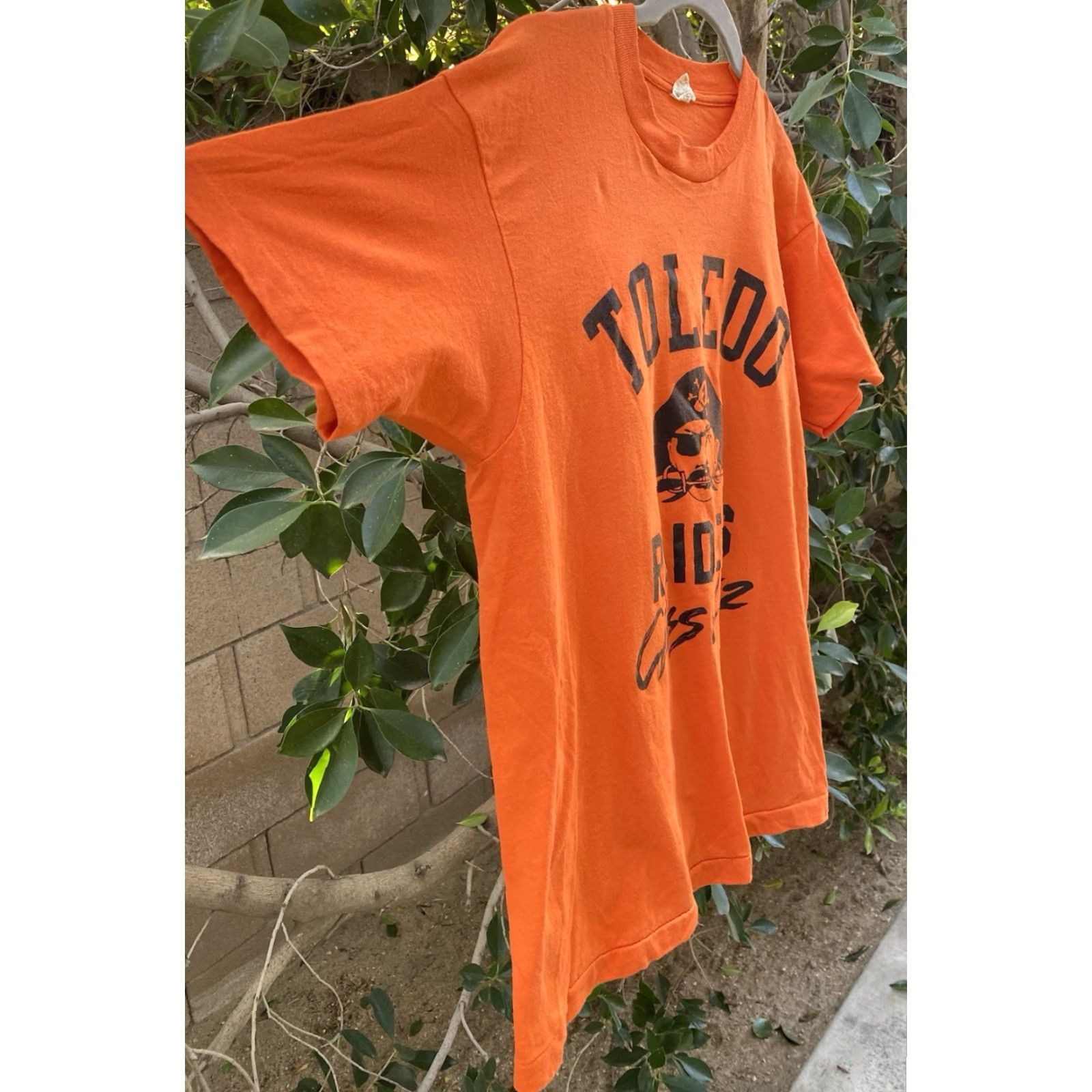 Vintage VINTAGE Screen Stars Toledo Raiders Pirate Class of 52 T Shirt Orange XL Mens Graphic Tee 1980s Size US XL / EU 56 / 4 - 4 Thumbnail