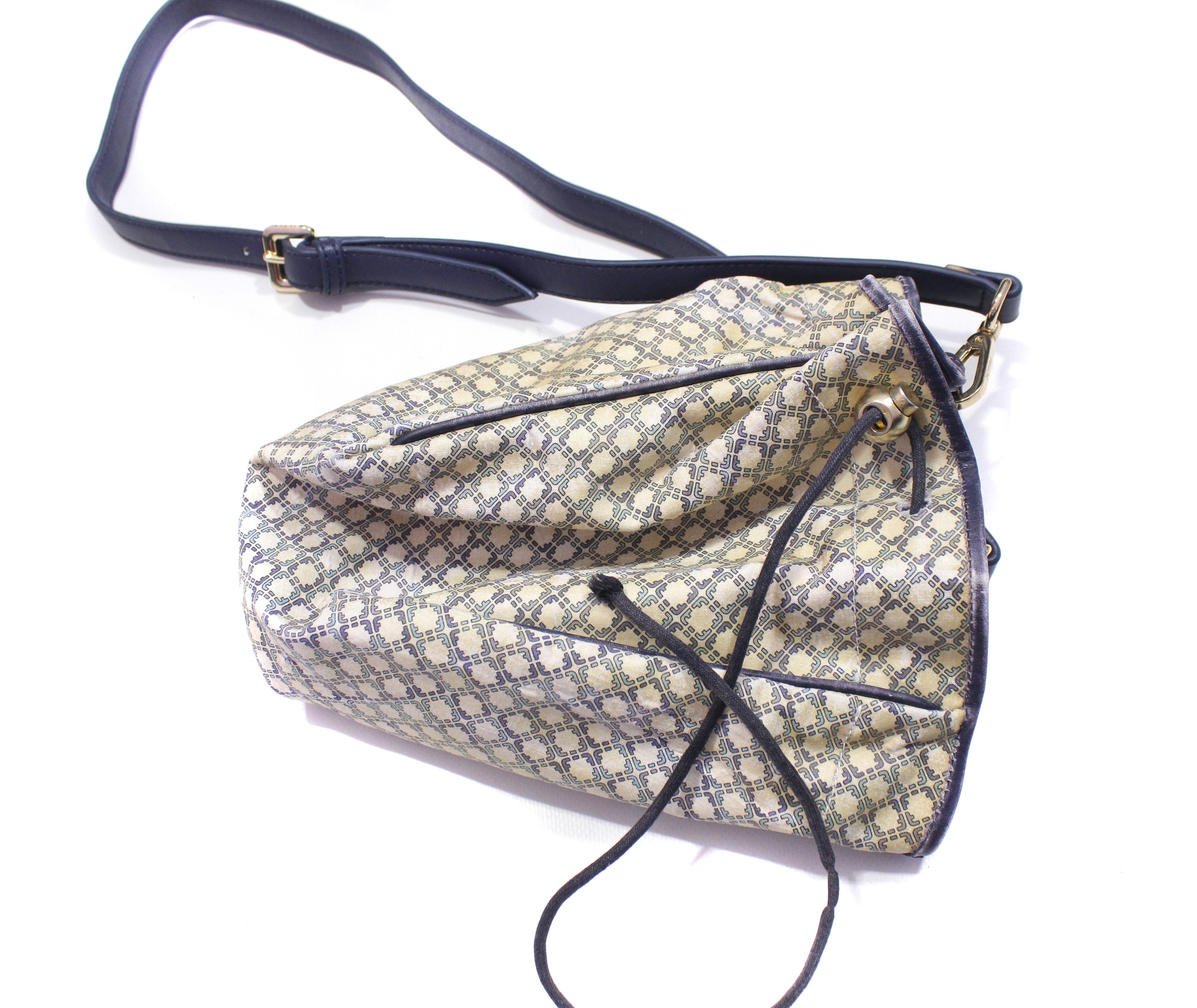 Salvatore Ferragamo 90S Monogram Bucket Bag Vintage Size ONE SIZE - 9 Thumbnail