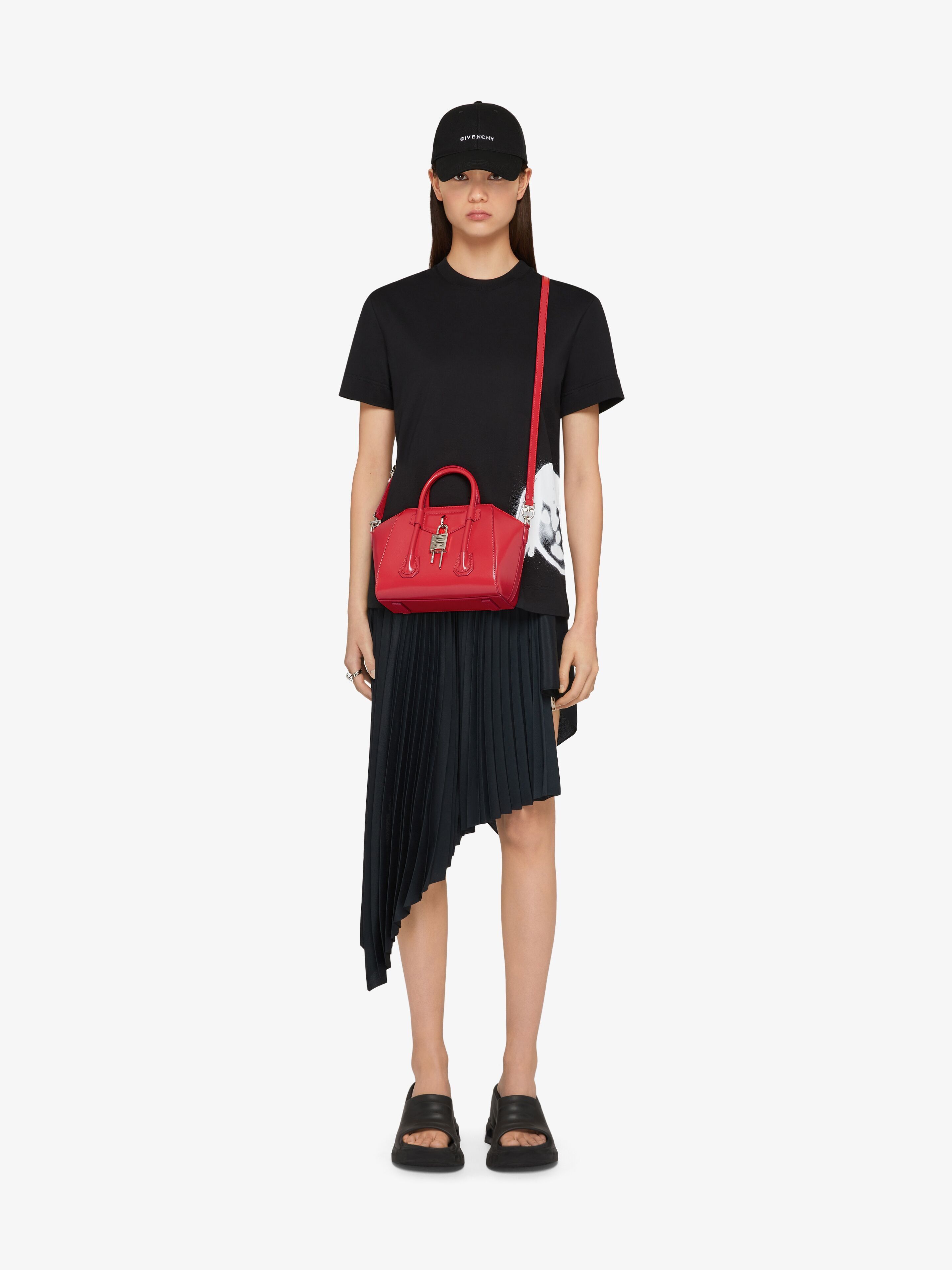 Givenchy o1w1db10925 Size: OS / Antigona Lock Mini Bag in Red Size ONE SIZE - 2 Thumbnail