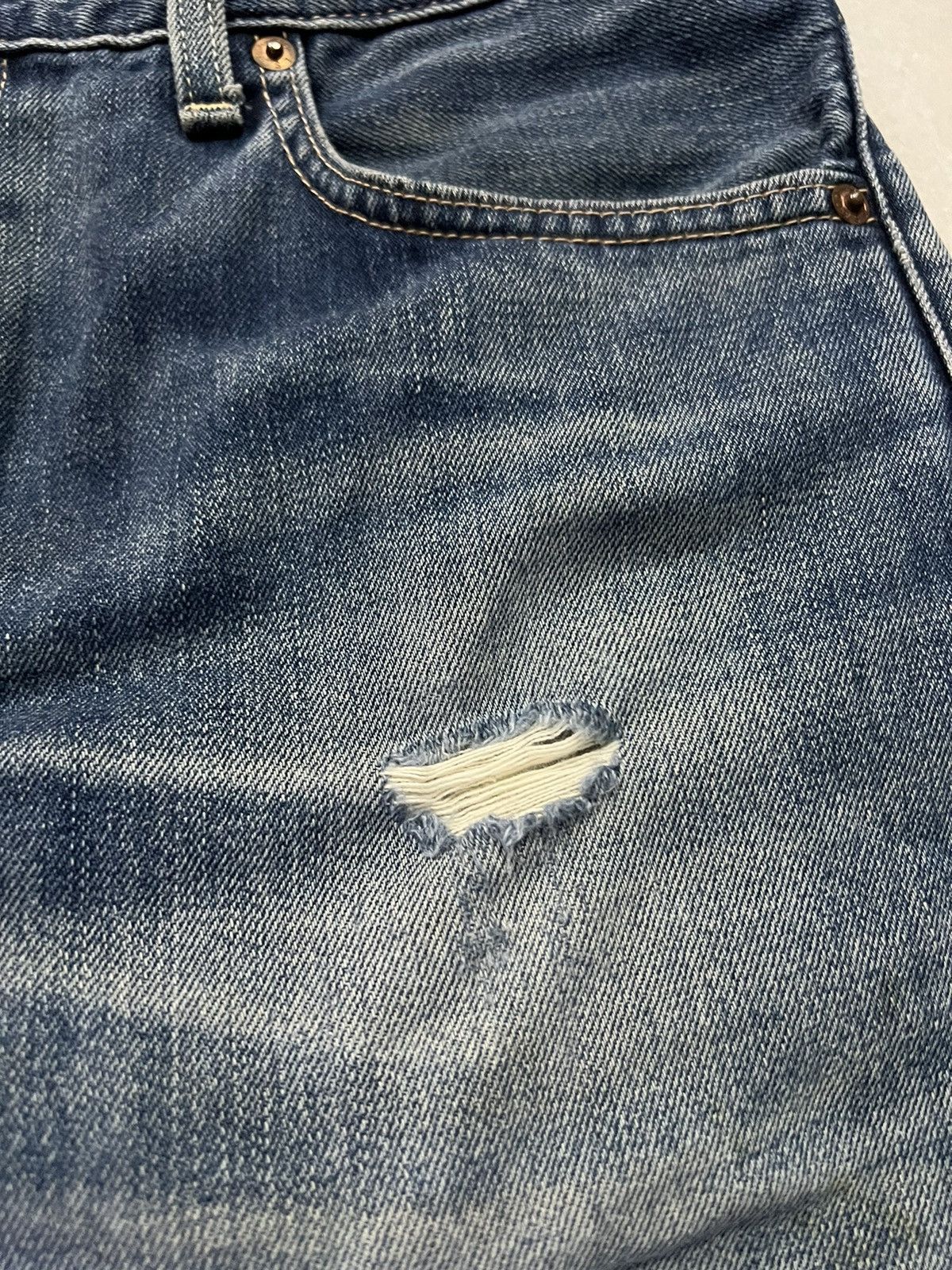 Levi's Vintage Levis 502 Faded Blue Distress Jeans Size US 31 - 8 Thumbnail