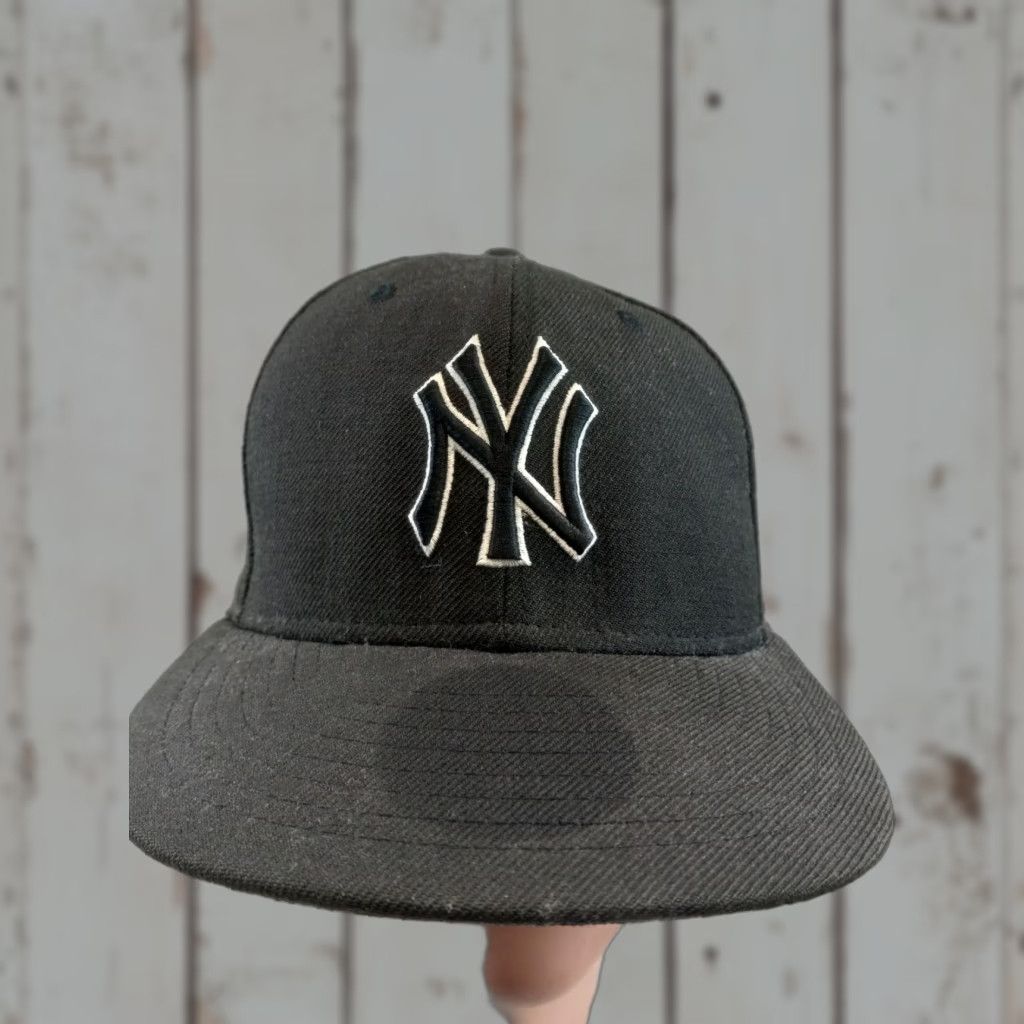 New Era VINTAGE New Era NY Yankees MLB Black Baseball Cap Hat Size 7 55.8 Men Baseball Cap Mens Black 7 Size ONE SIZE - 1 Thumbnail