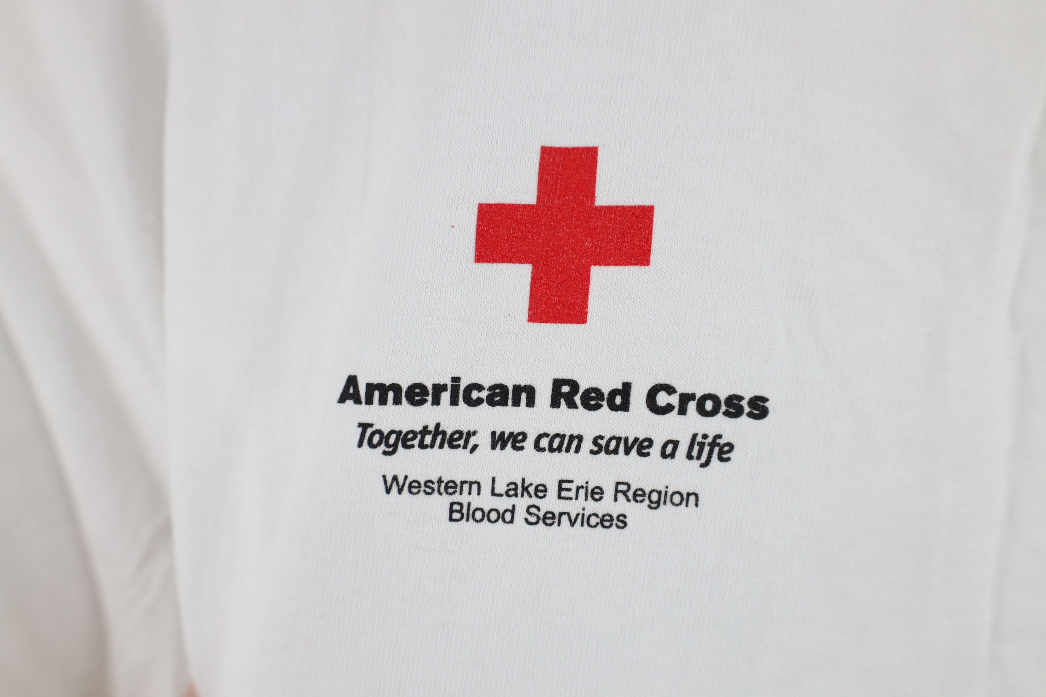Vintage Vintage 90s American Red Cross Badges of Honor T-Shirt USA Size US XL / EU 56 / 4 - 4 Thumbnail