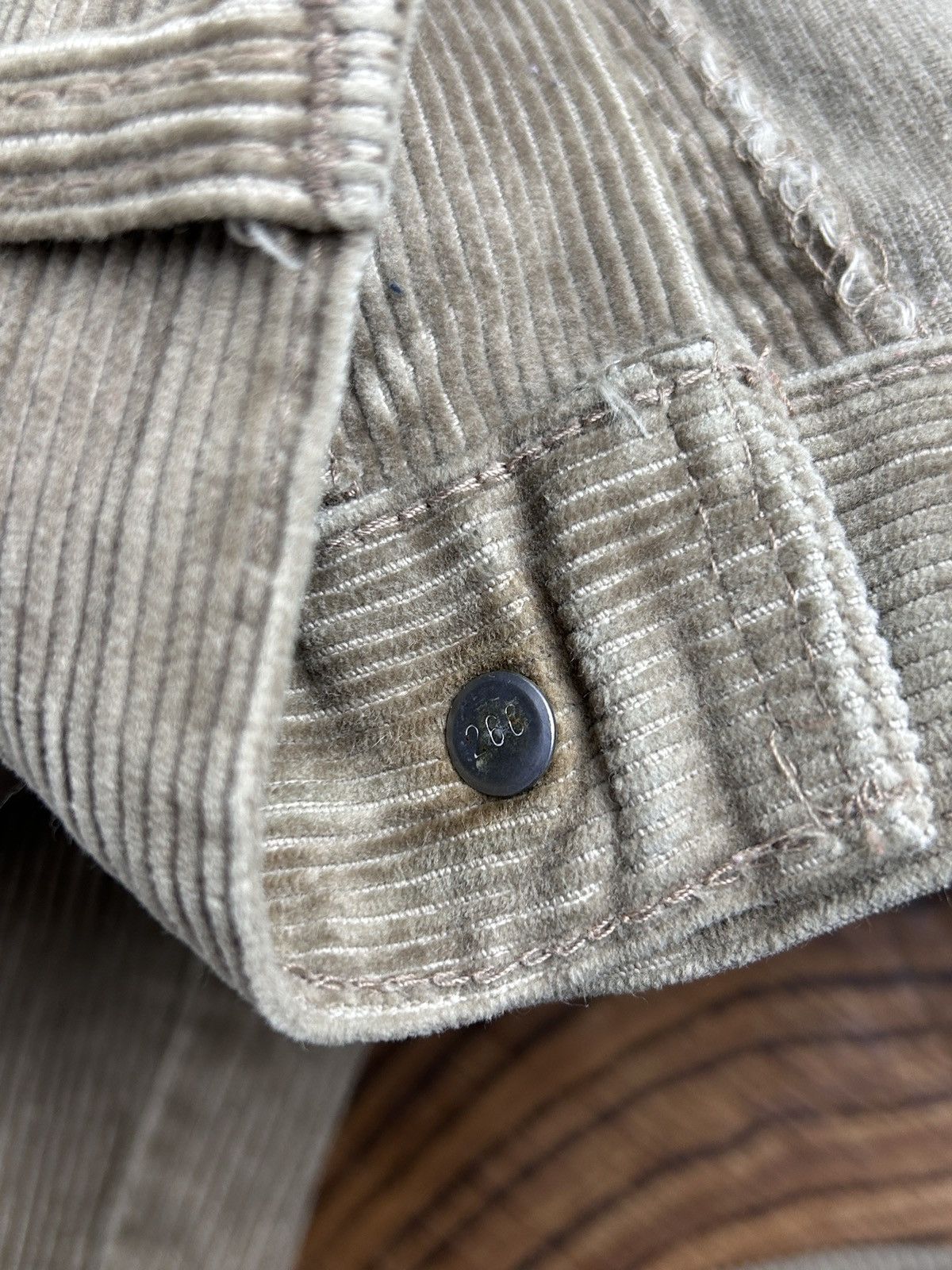 Levi's 80s Vintage Levis Corduroy Velvet Pants Trousers In Beige Size US 30 / EU 46 - 11 Thumbnail