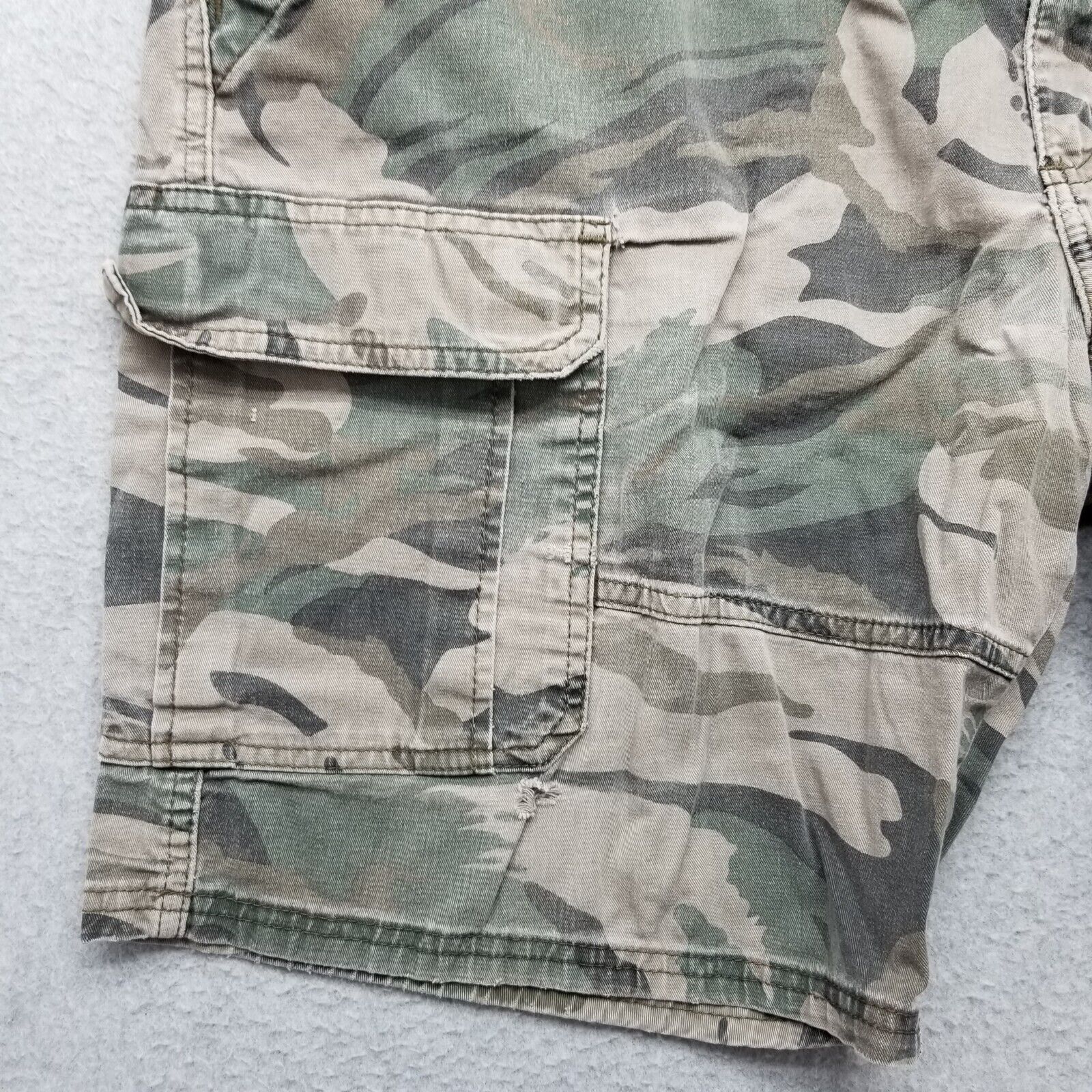 Wrangler Wrangler Cargo Shorts Mens 38 Camouflage Casual Distressed Size US 38 / EU 54 - 3 Thumbnail