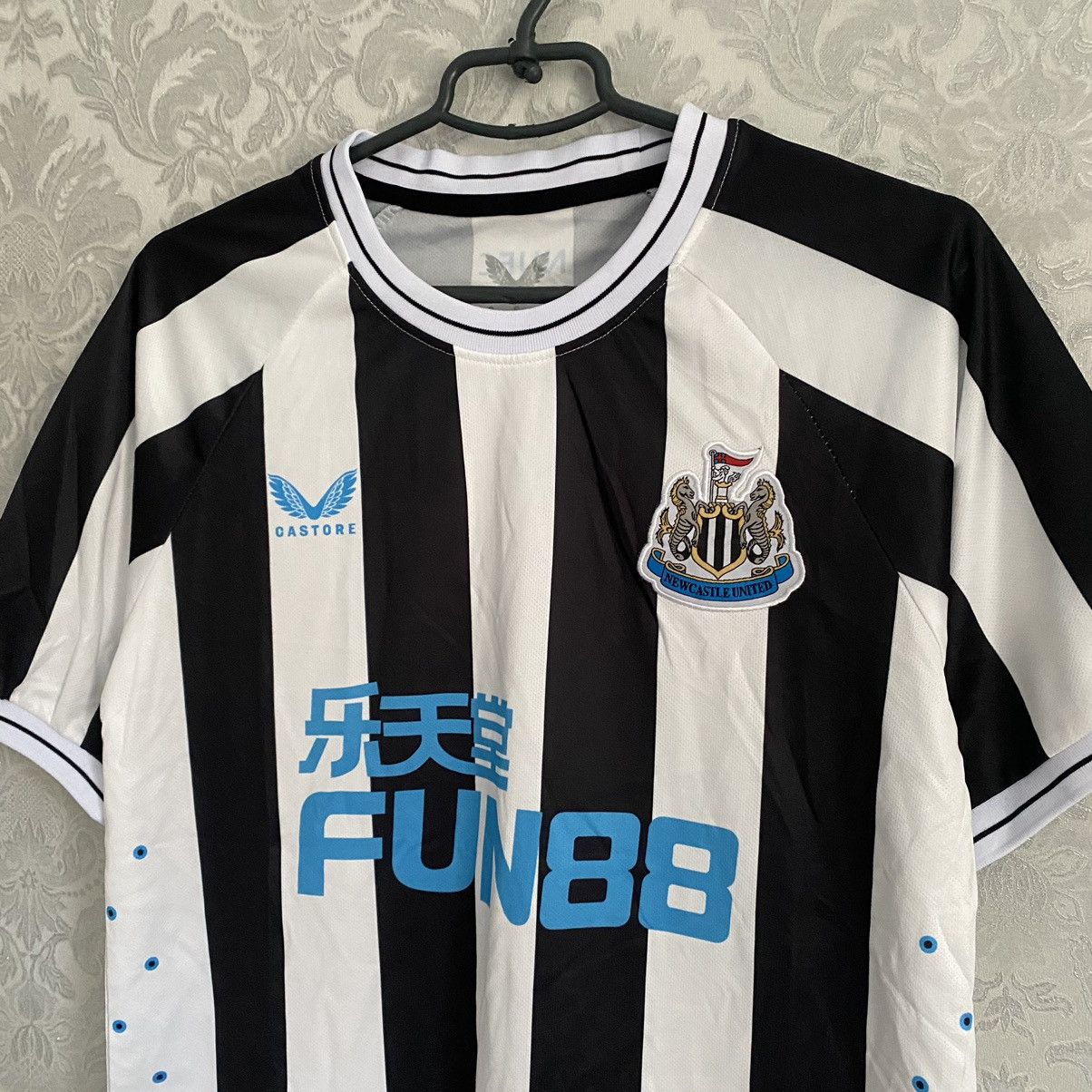 Band Tees Newcastle United Home Jersey 22/23 Size US M / EU 48-50 / 2 - 2 Thumbnail