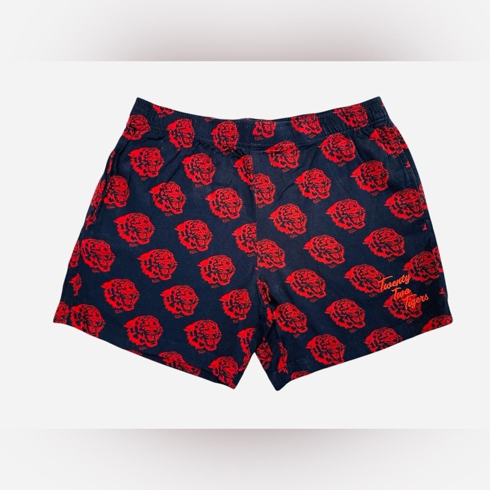 H&M H&M Men's Athletic Twill Shorts with Red Tiger Pattern Size US 39 - 2 Thumbnail