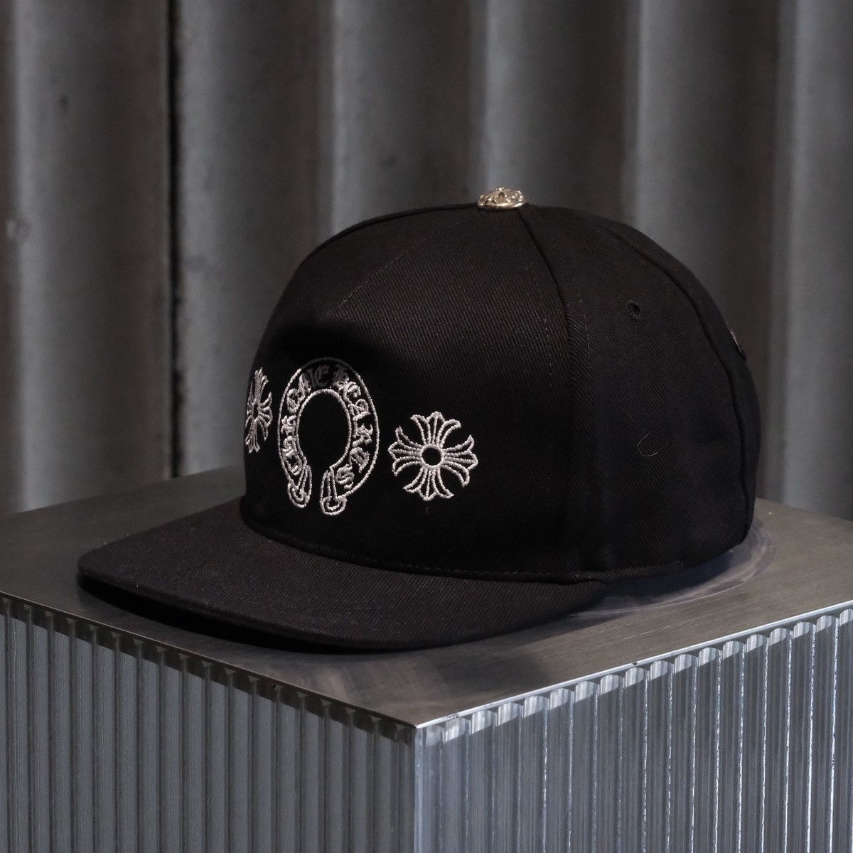 CHROME HEARTS BASEBALL CAP - HORSESHOE DENIM Hats display picture 1