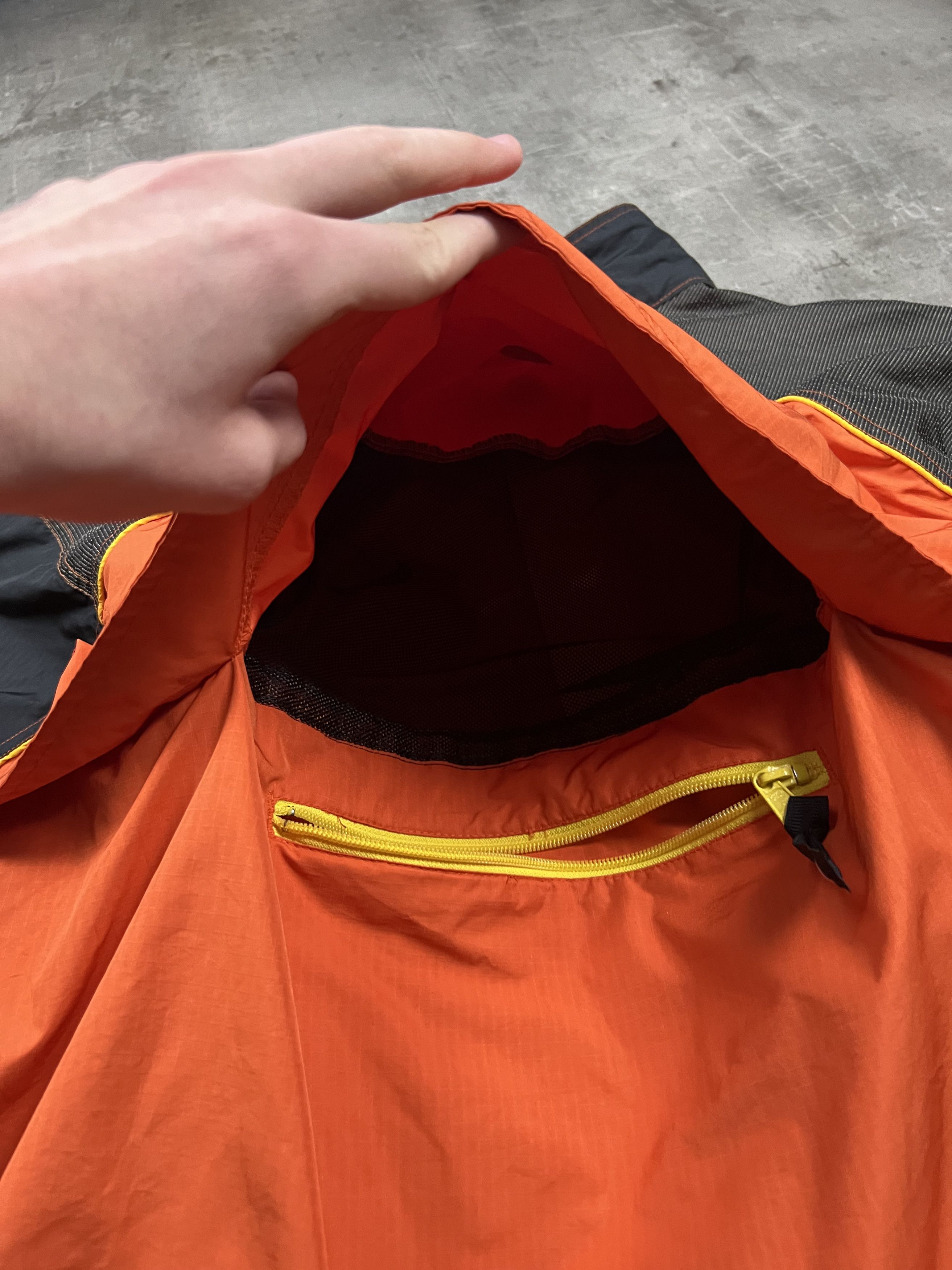 Nike ACG nike acg jacket (in bagpack) size M mens original Size US M / EU 48-50 / 2 - 17 Thumbnail