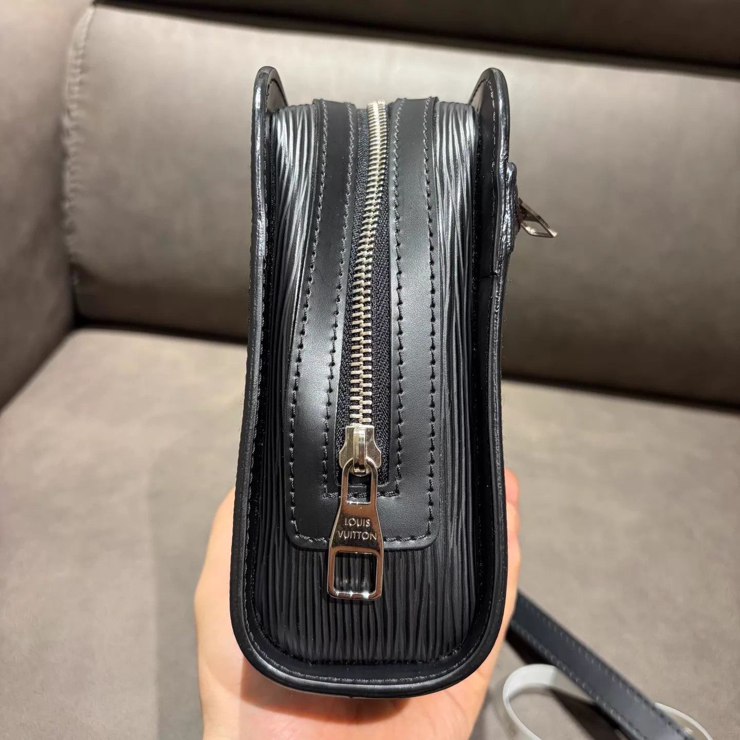 Louis Vuitton LV Black Warrior Water Ripple Pochette Consignment Size ONE SIZE - 3 Thumbnail