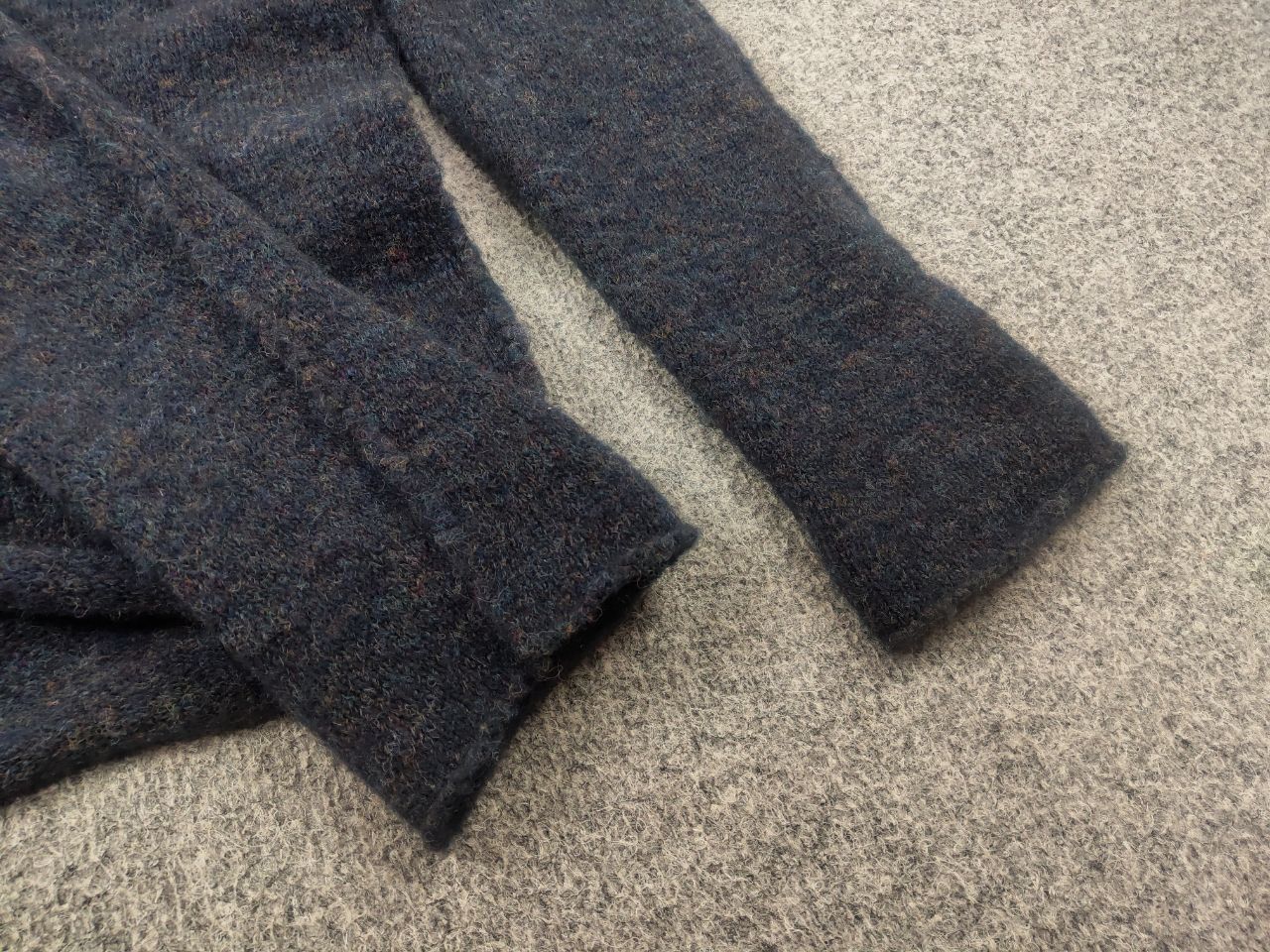 Transit Transit Design textured yarn sweater round neck Wool sweater Size US L / EU 52-54 / 3 - 7 Thumbnail