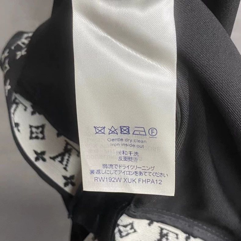 Louis Vuitton Louis Vuitton Black solid full-print logo elasticated slac Size US 36 / EU 52 - 6 Thumbnail