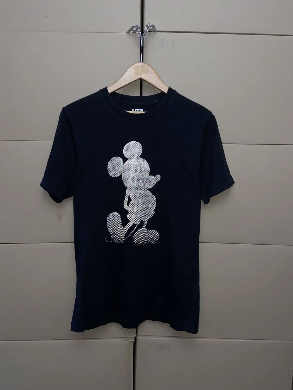 Uniqlo VINTAGE UNIQLO DISNEY MICKEY MOUSE REFLECTIV TEE T SHIRT Y2K Size US S / EU 44-46 / 1 - 1 Thumbnail
