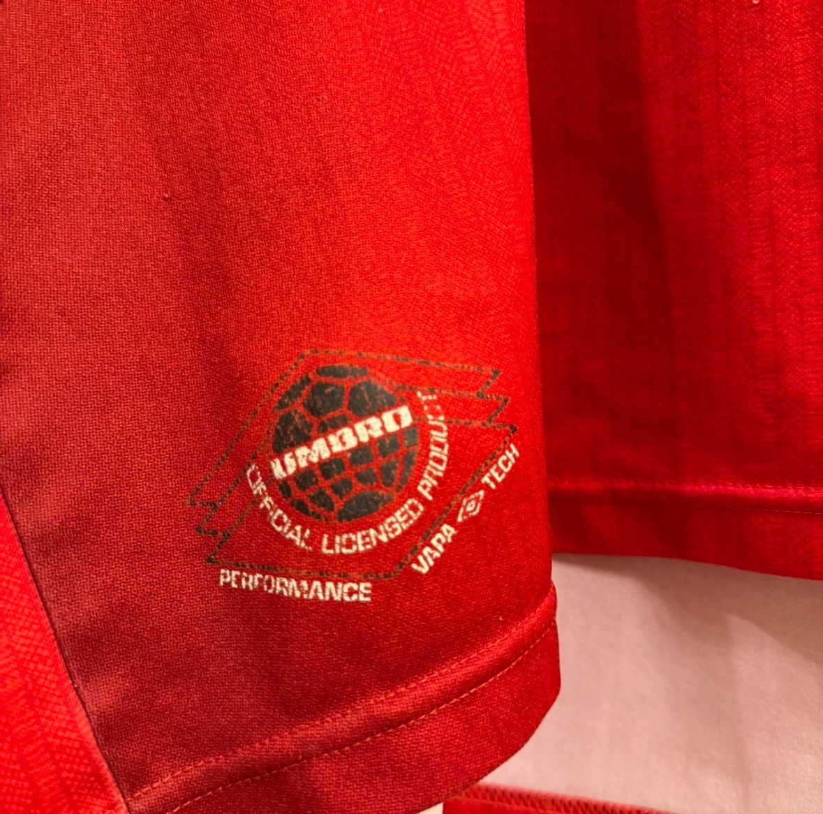 Umbro Vintage Umbro 1996-98 Manchester United Home Jersey Size US XL / EU 56 / 4 - 8 Thumbnail