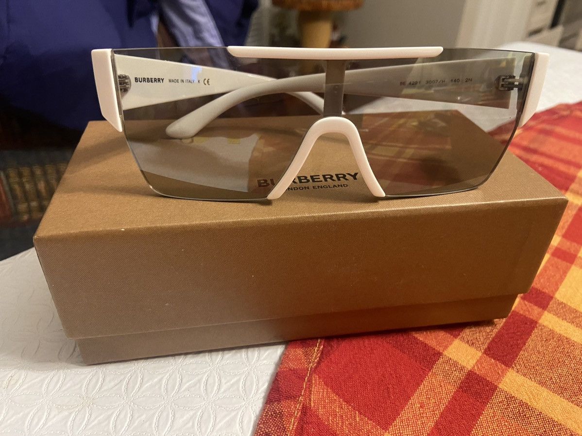 Burberry Burberry White/Grey Mirror Sunglasses Size ONE SIZE - 3 Thumbnail