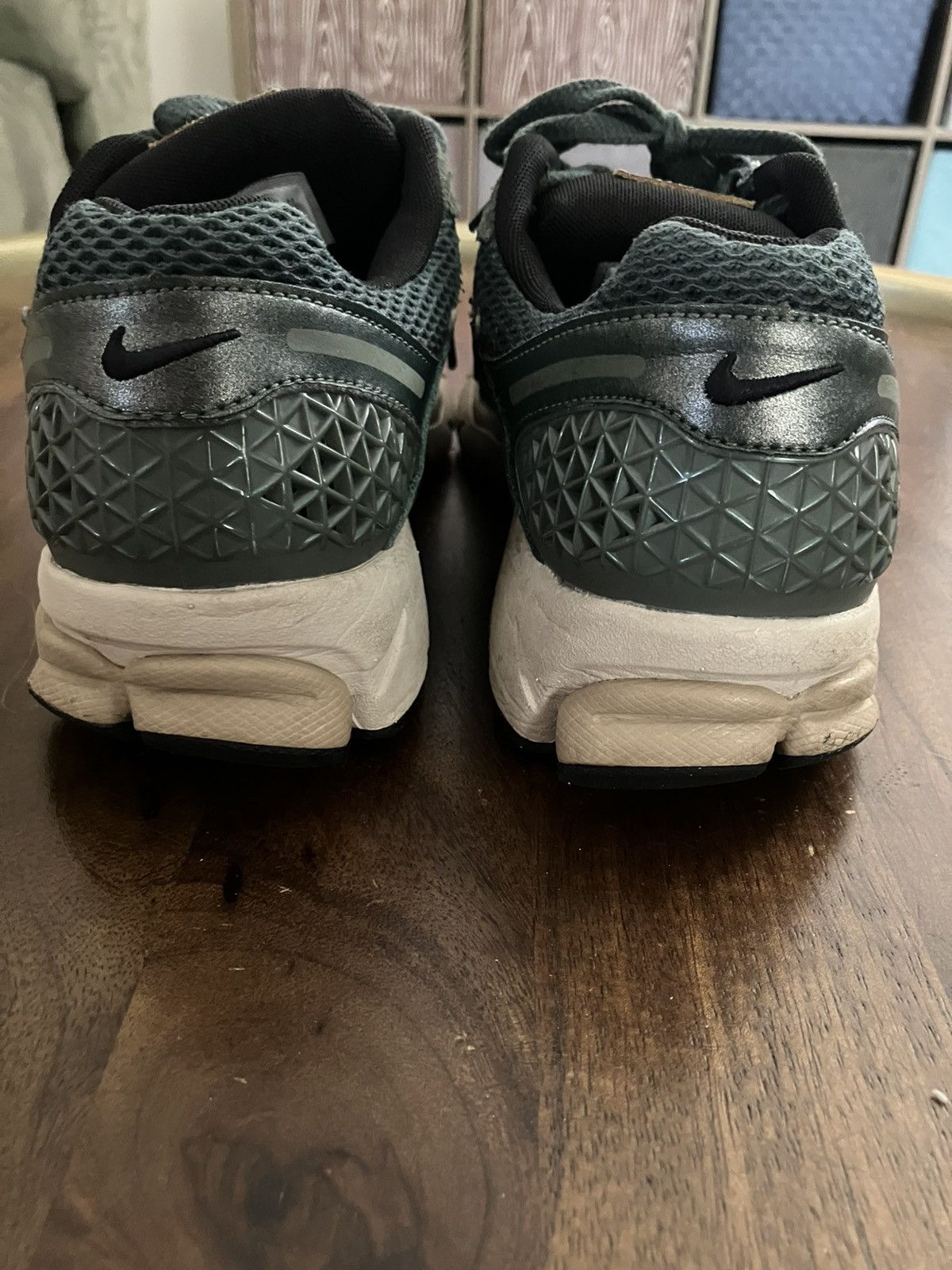 Nike Nike Zoom Vomero 5 Vintage Green Chrome FN6742-300 Women's 9 Size US 9 / IT 39 - 5 Thumbnail