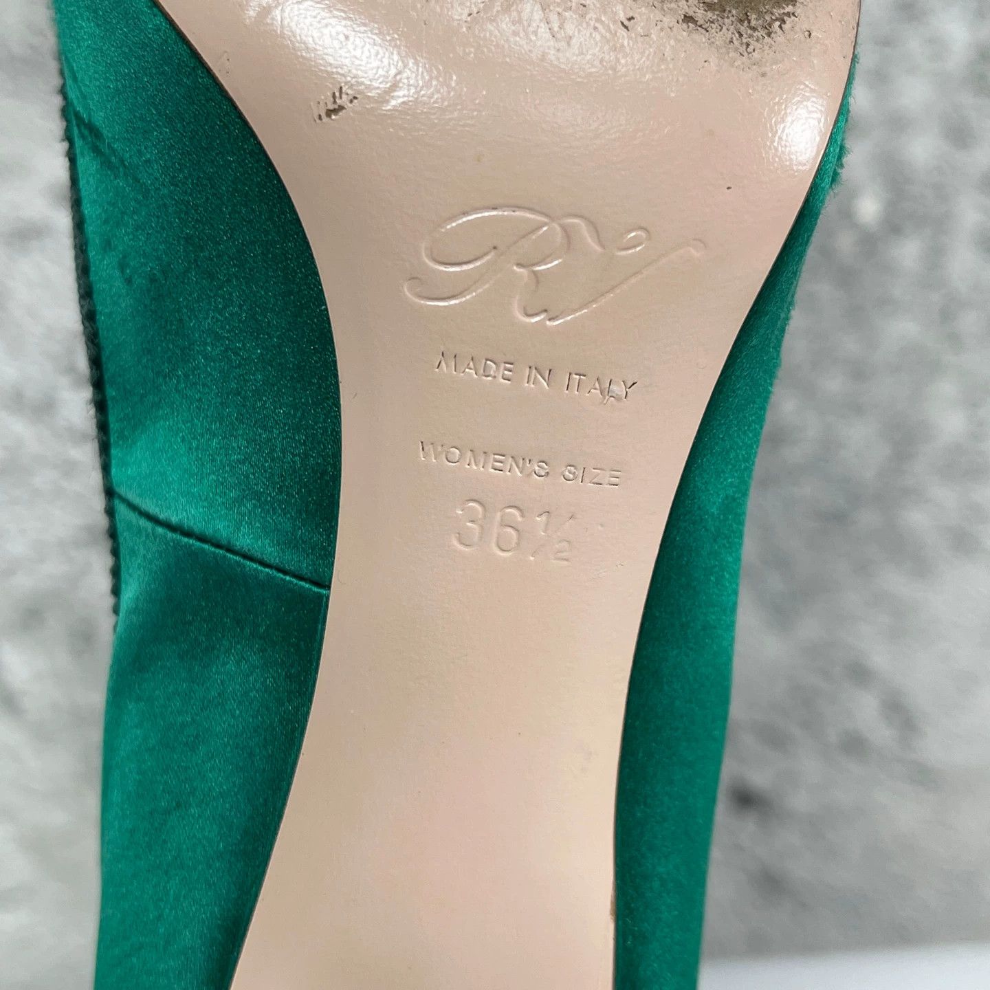 Roger Vivier Roger Vivier RV Crystal Buckle Pumps 36.5 Size US 6 / IT 36 - 9 Thumbnail