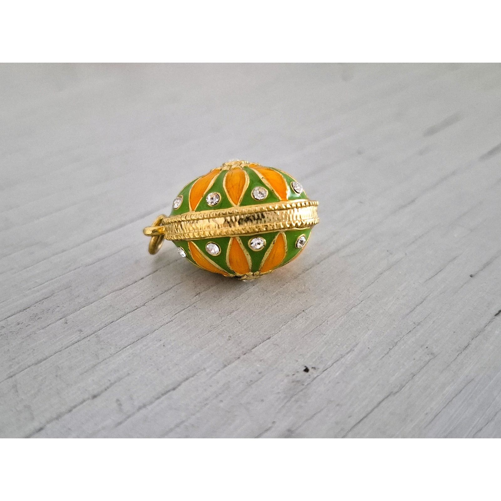 Other Vintage Green and Yellow Gold Tone Enamel Egg Pendant Size ONE SIZE - 3 Thumbnail