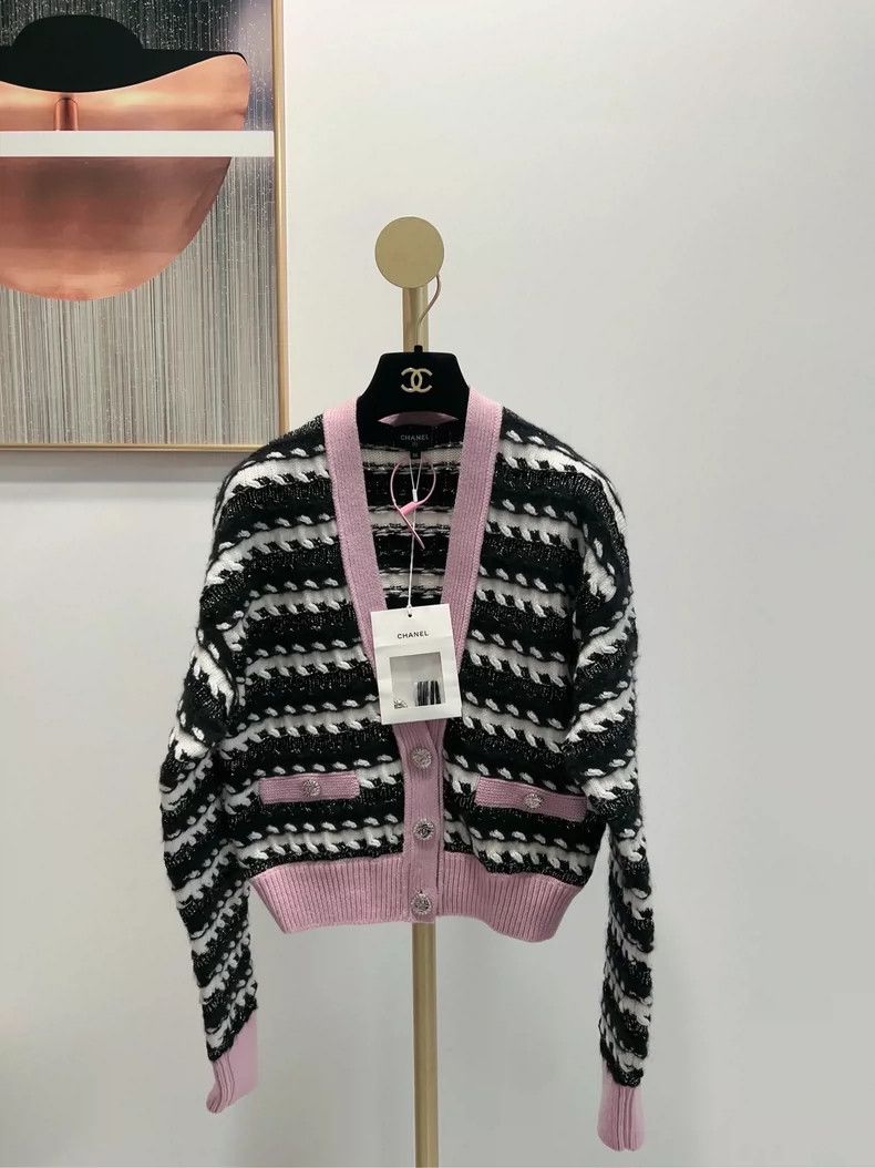 Chanel Chanel 22 autumn and winter pink edge striped knitted card Size XS / US 0-2 / IT 36-38 - 2 Thumbnail