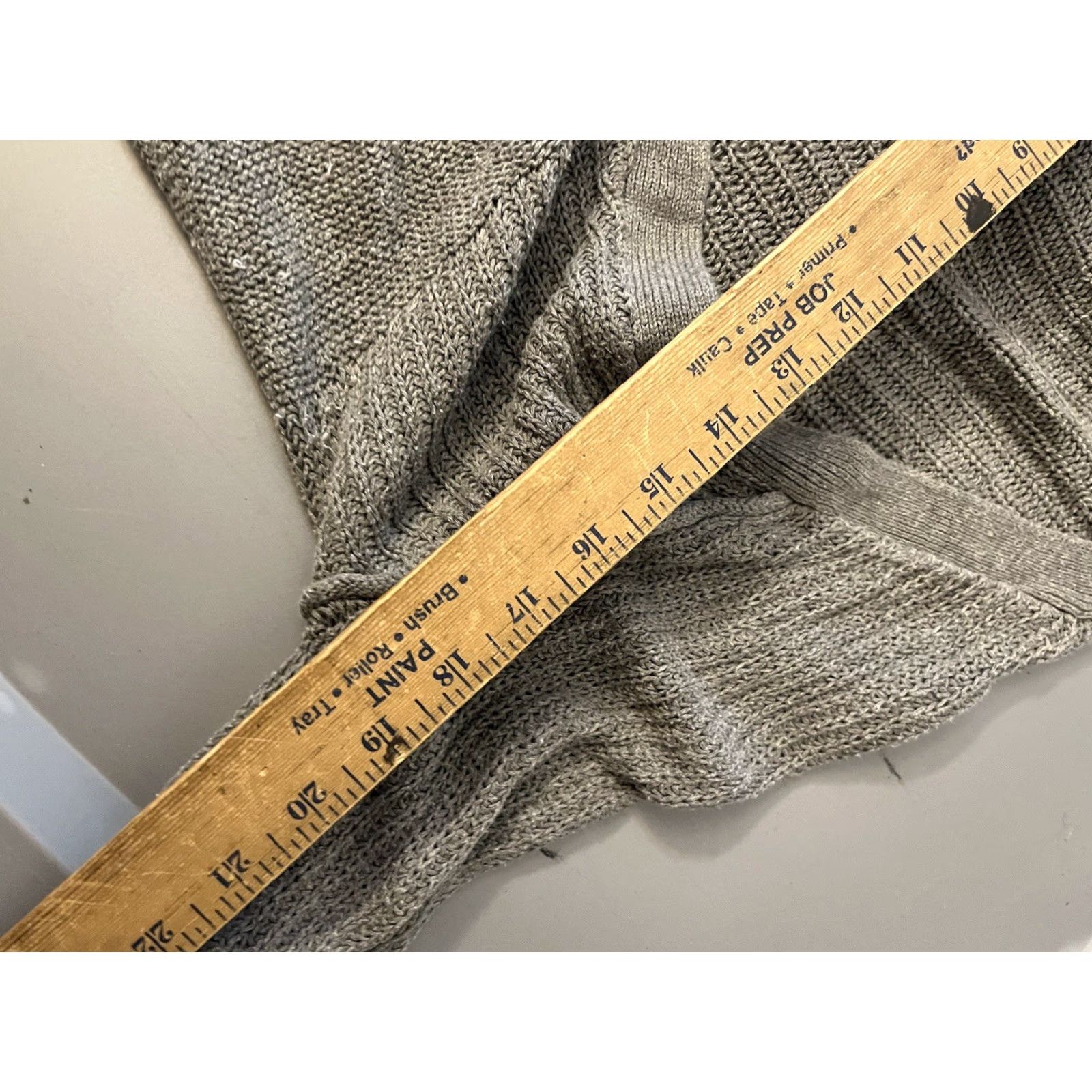 American Eagle Outfitters American Eagle Dark Gray Button Knit Sweater Cardigan XS Woman Open-Knit Button Accents Knit Style, Button, Gray, XS, Cardigan, Sweater (Women) Size XS / US 0-2 / IT 36-38 - 5 Thumbnail