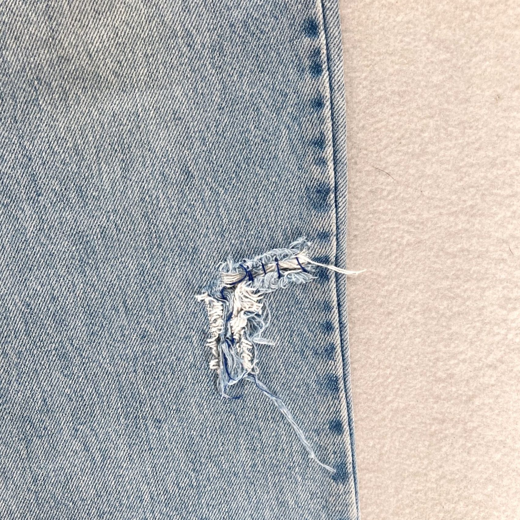 Levi's Vintage Levi's 550 Jeans Mens 34x32 Relaxed Fit Tapered Leg Blue Denim 1999 Y2K Size US 34 / EU 50 - 4 Thumbnail
