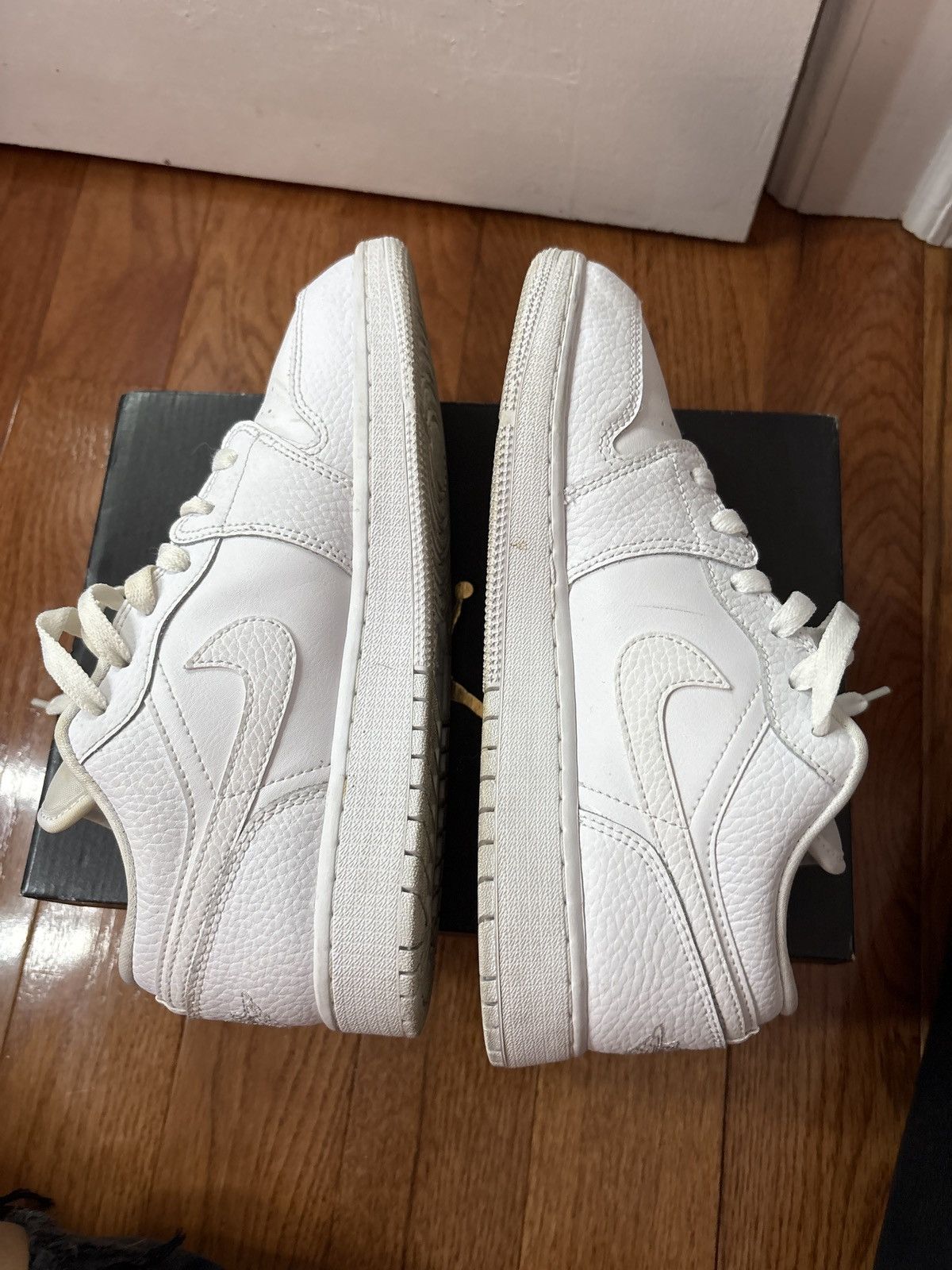 Jordan Brand Air Jordan 1 Low White Size US 7 / EU 40 - 5 Thumbnail